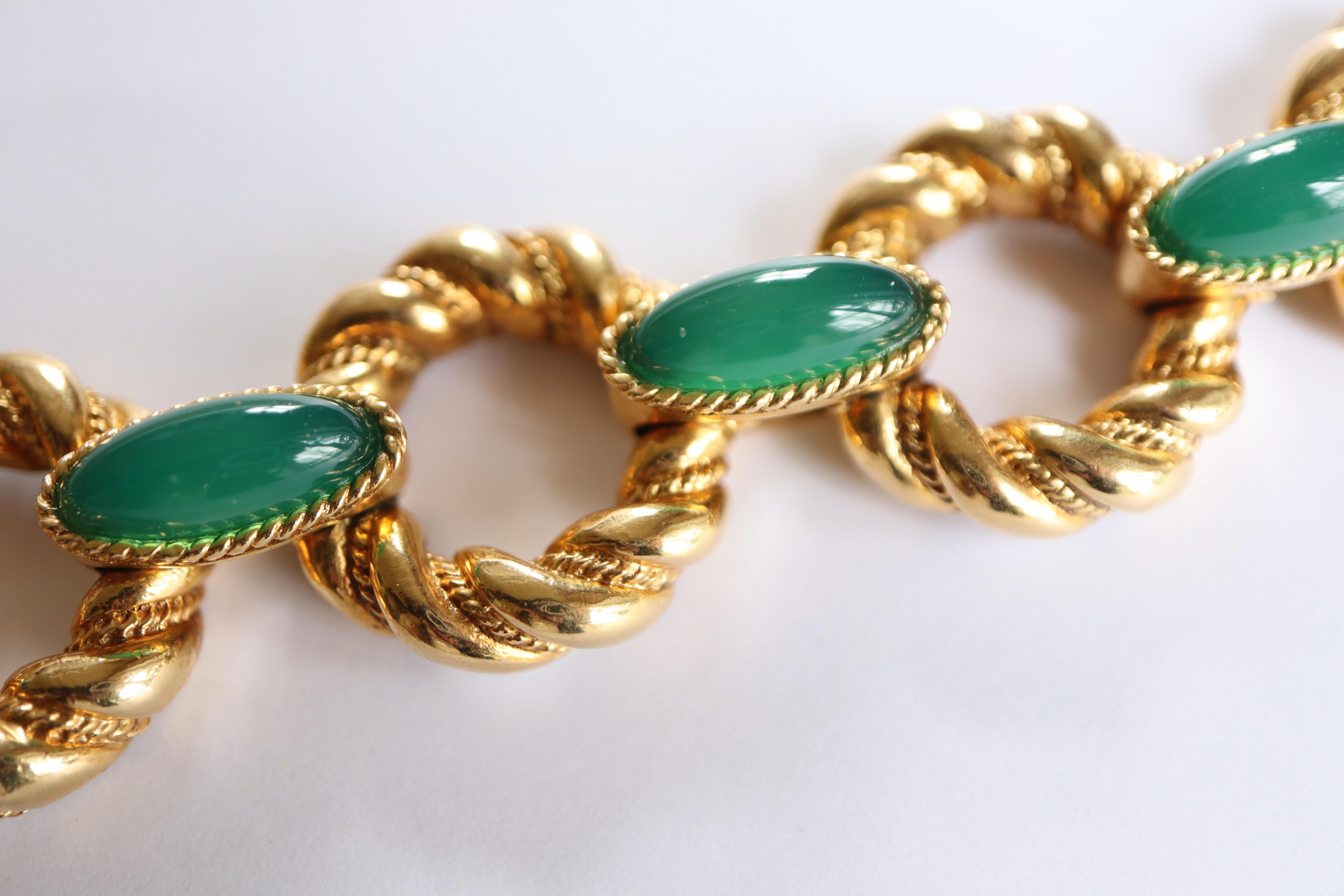 BOUCHERON Vintage bracelet in 18-carat 750/000 yellow gold with large twisted links, connected by oval links set with oval chrysoprase cabochons, braided surround. Work around 1960. 
The bracelet is Signed Boucheron Paris and is numbered. 
Eagle's