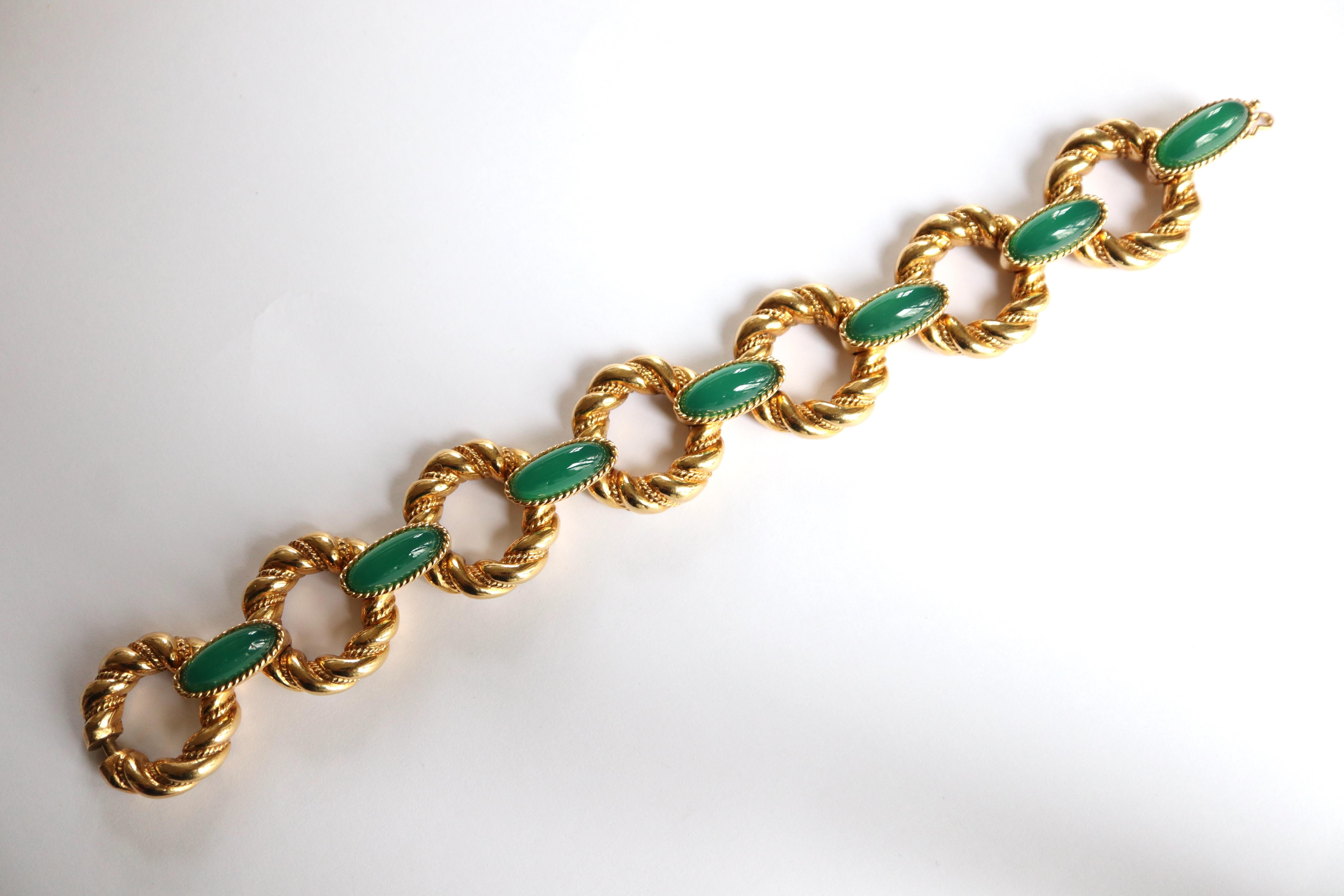 Boucheron Bracelet in Yellow Gold 18 Carat with Chrysoprase 1960 In Good Condition For Sale In Paris, FR