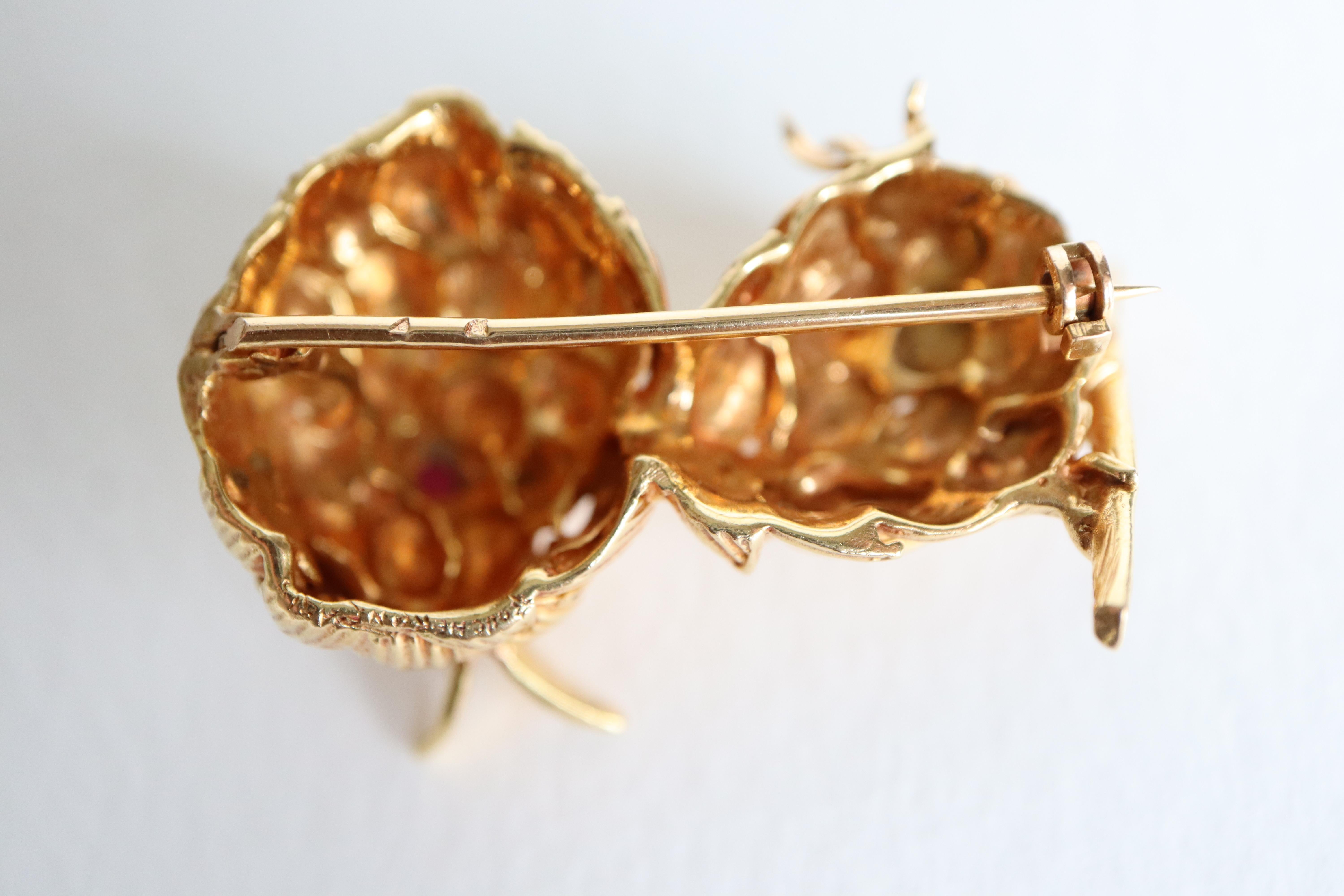 Cabochon Boucheron Brooch Representing a Chick in 18 Carat Yellow Gold Diamonds and Ruby