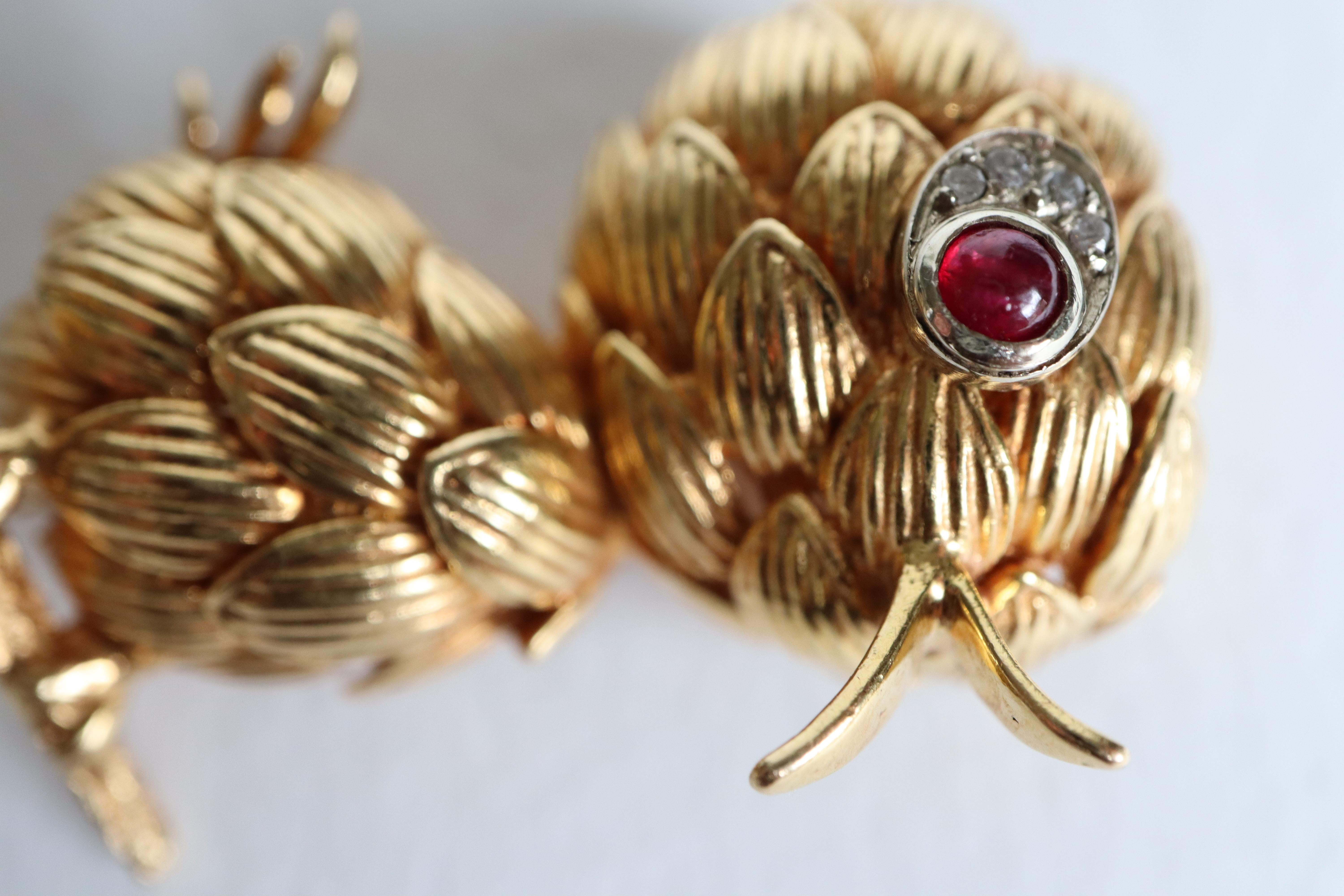 Boucheron Brooch Representing a Chick in 18 Carat Yellow Gold Diamonds and Ruby 1