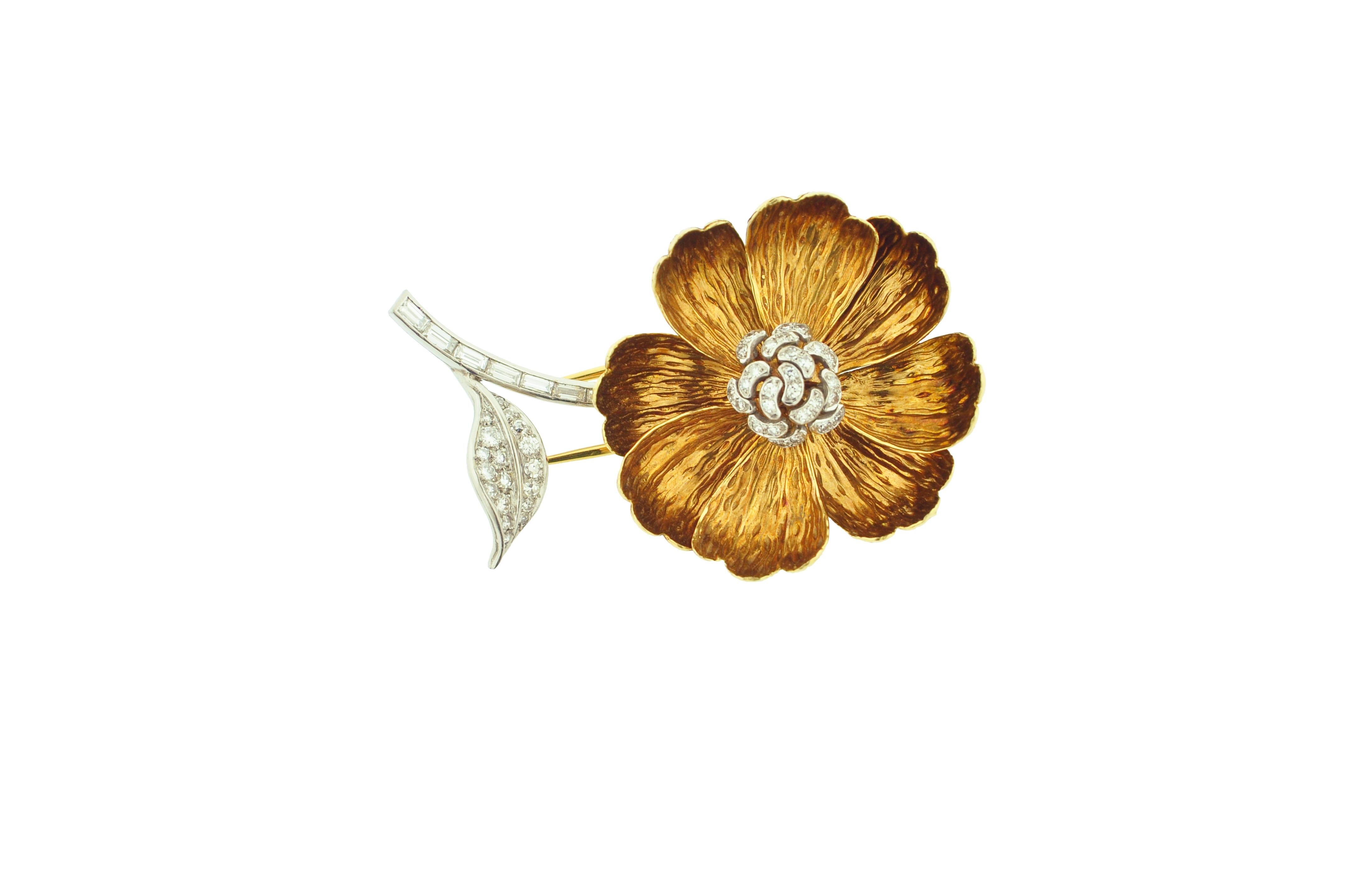 Boucheron Diamond and Gold Flower Brooch In Excellent Condition For Sale In New York, NY