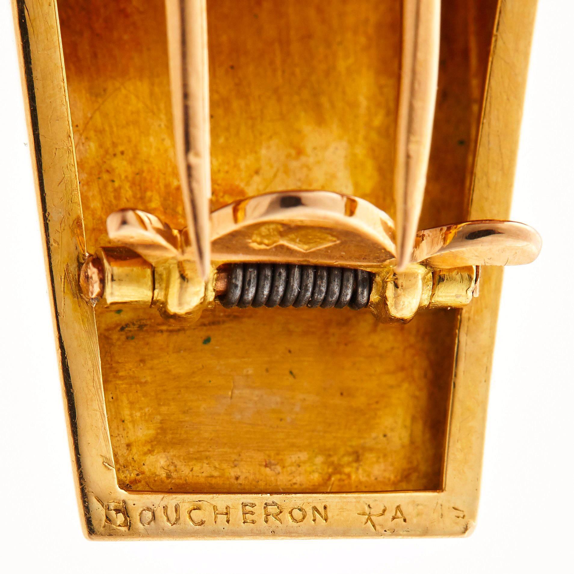 Boucheron 18 Karat Gelbgold Diamant und Saphir Double Clips Brosche Retro 1940er Jahre für Damen oder Herren im Angebot