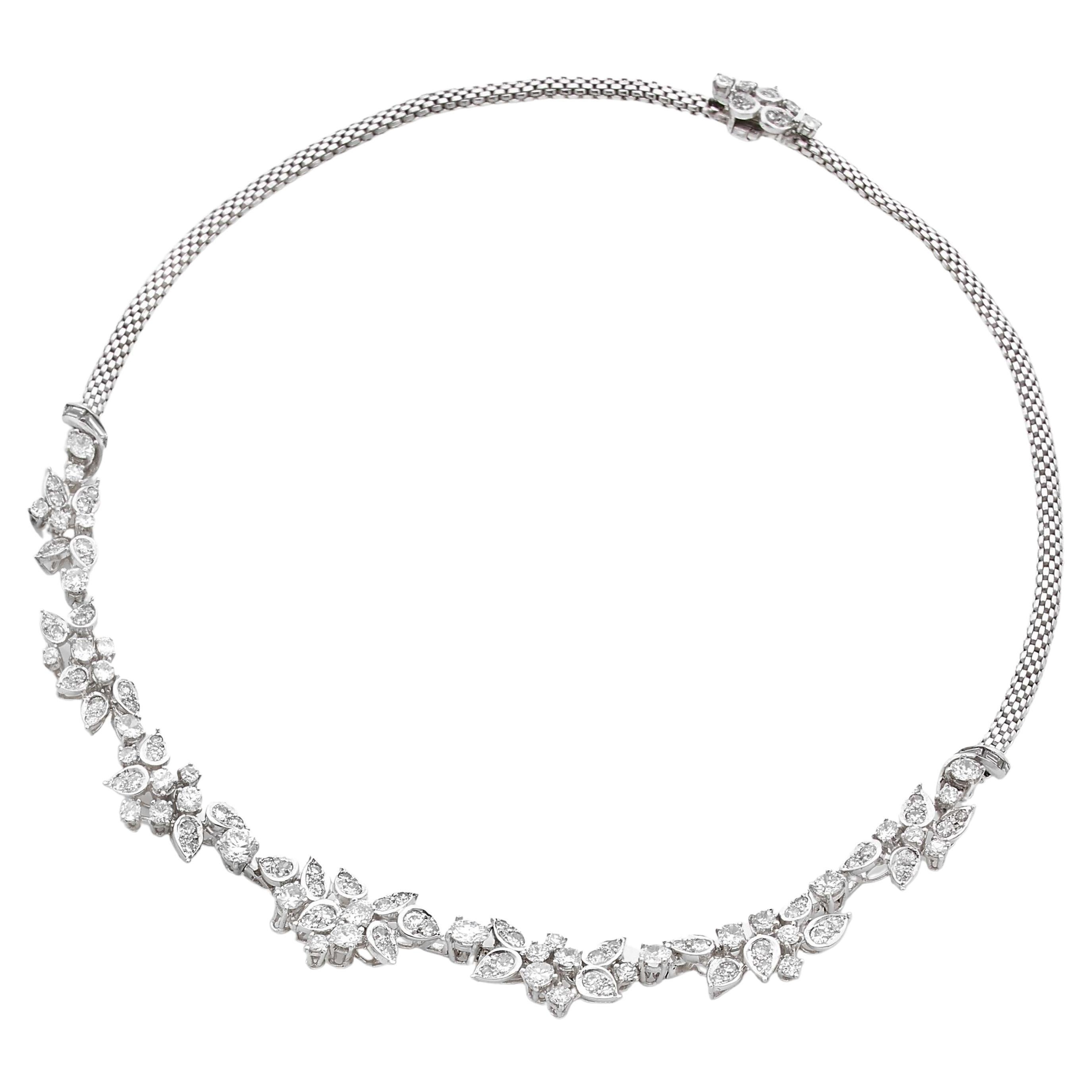 Boucheron Necklace in 18K white gold and platinum with a floral motif displaying brilliant cut as well as baguette cut diamonds.

Approx weight of diamonds: 9 carats

Signed Boucheron Monture

With original box