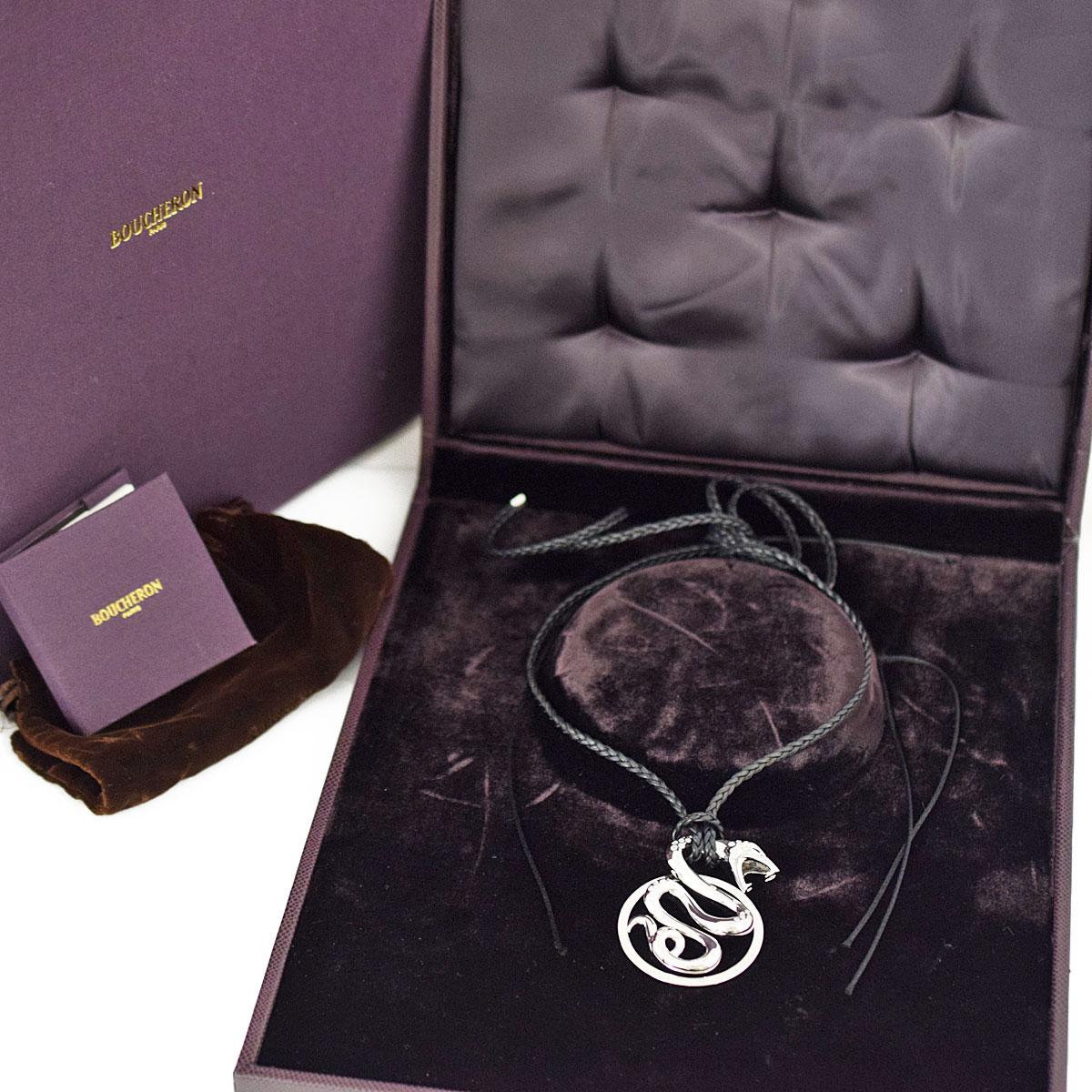 Women's or Men's Boucheron Diamond Onyx 18 Karat White Gold Trouble Snake Pendant Necklace 80cm For Sale