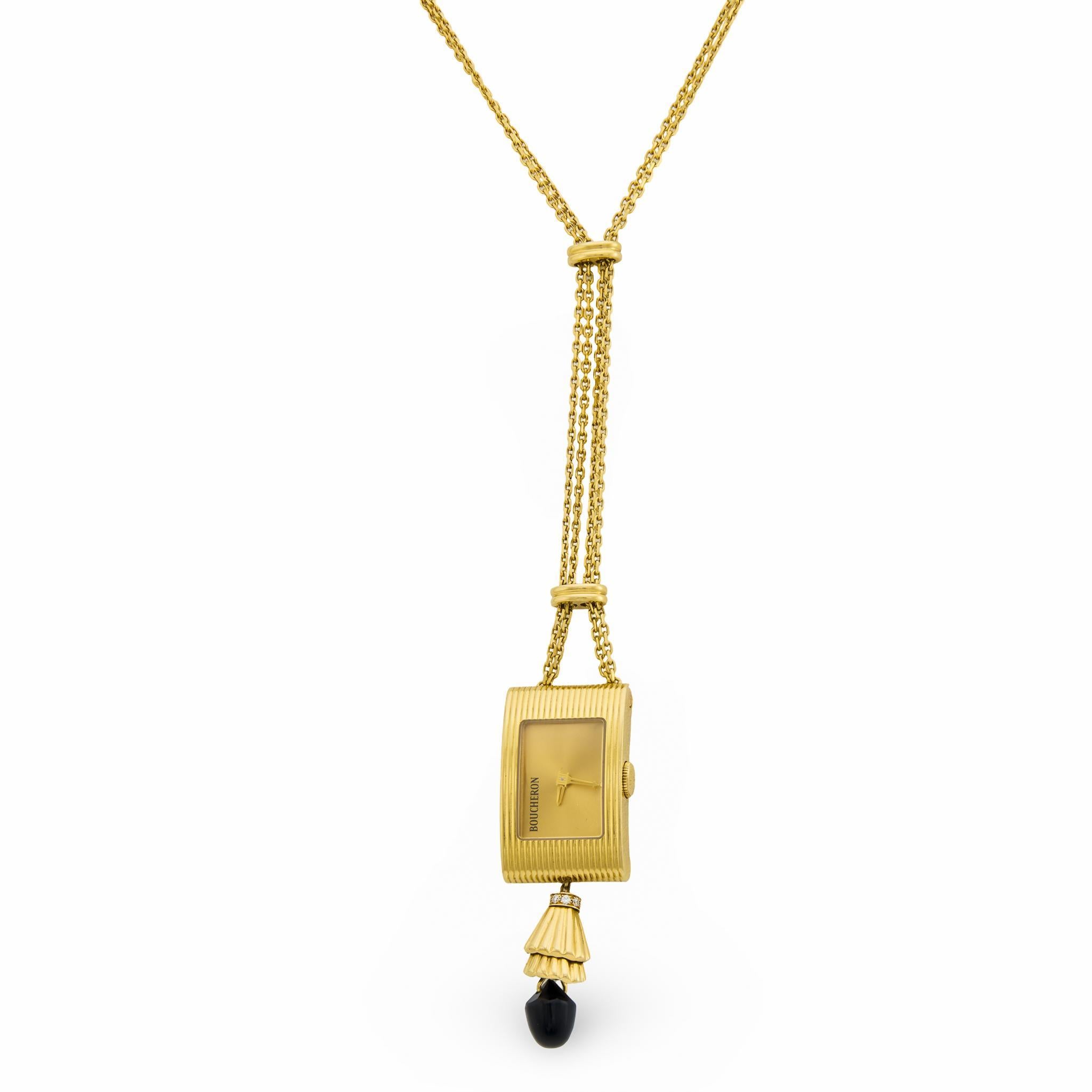 Una straordinaria collana vintage di Boucheron in oro giallo 18k, ornata da scintillanti diamanti di colore D-E e purezza VS e da eleganti accenti di onice, che mette in mostra un'arte raffinata e una sofisticatezza senza tempo.
