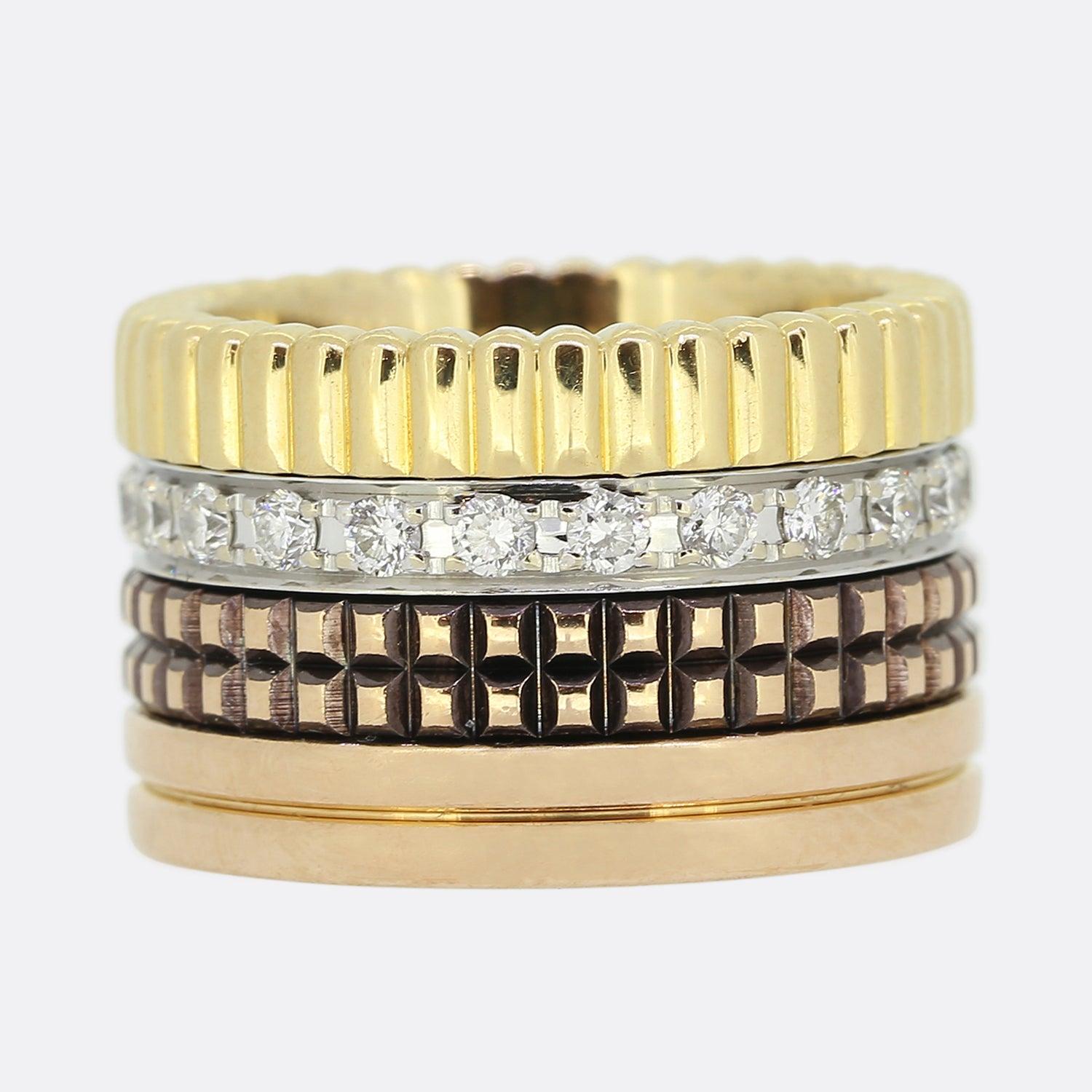 Il s'agit d'une bague en or 18ct du créateur de bijoux de luxe Boucheron. Cette bague fait partie de la collection Quatre et présente quatre couches d'or différentes dans un style emblématique et très reconnaissable. La première couche est un