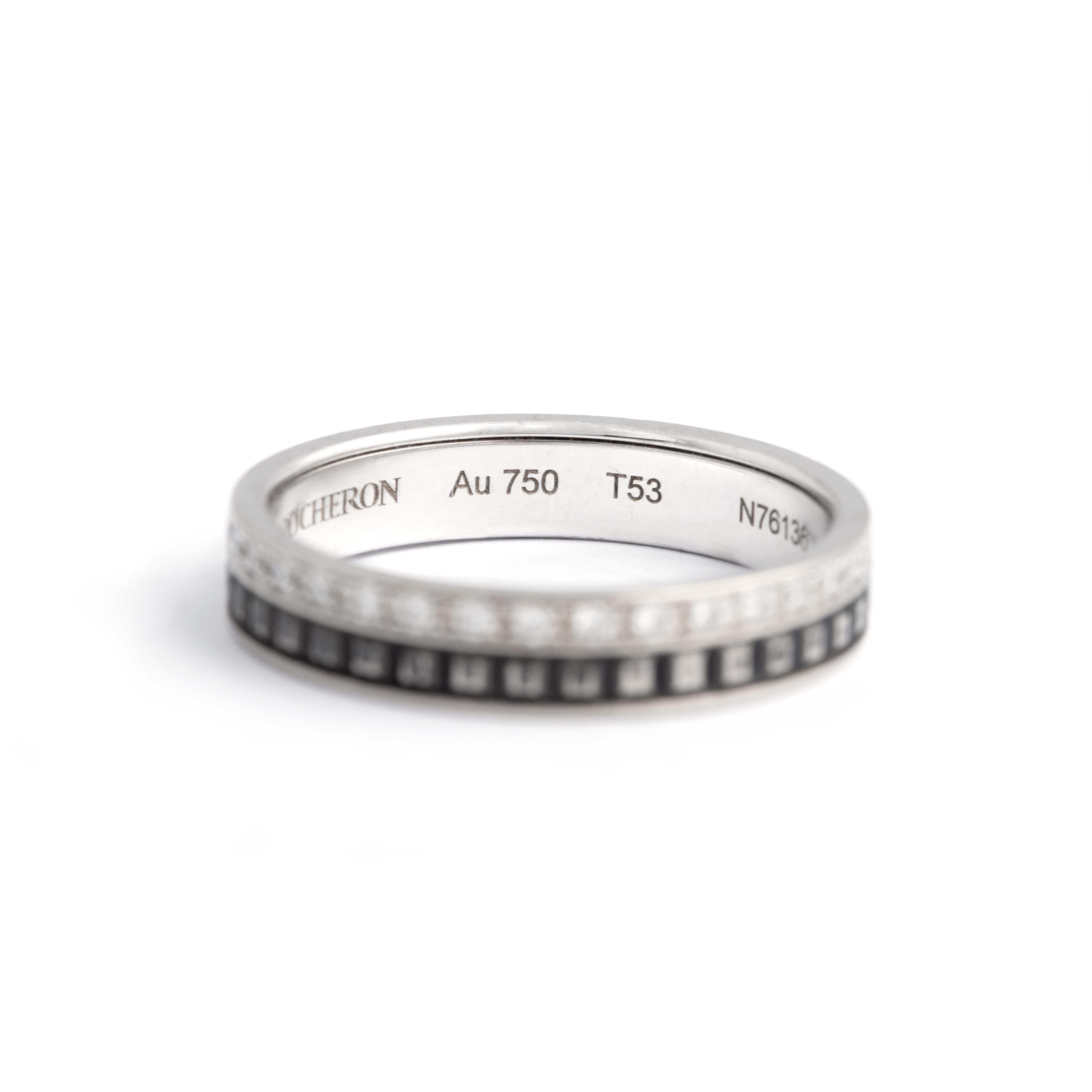 Boucheron Diamond White Gold 18K Quatre Black Edition Wedding Band Ring.

Poids brut total : 3.77 grammes.

Ce chef-d'œuvre est un mélange harmonieux de charme classique et de flair contemporain.

Réalisée en luxueux or blanc 18 carats, cette bague