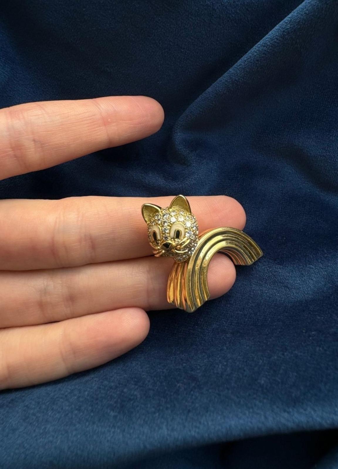Women's or Men's Boucheron, France 1960s Gold, Diamond, and Enamel Cat Brooch For Sale