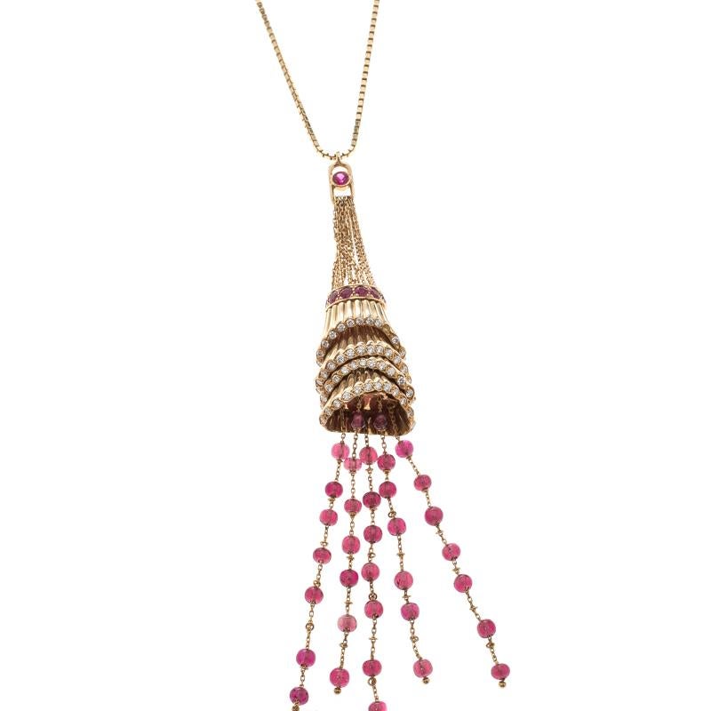 One look at this Boucheron necklace from their Frou Frou collection and our heart flutters. Beautifully crafted from 18k yellow gold, the chain hold a pendant of tourmaline bead chain tassels and pleated cups, a design achieved through careful