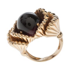 Bague Boucheron en or jaune avec grenat cabochon, taille 50