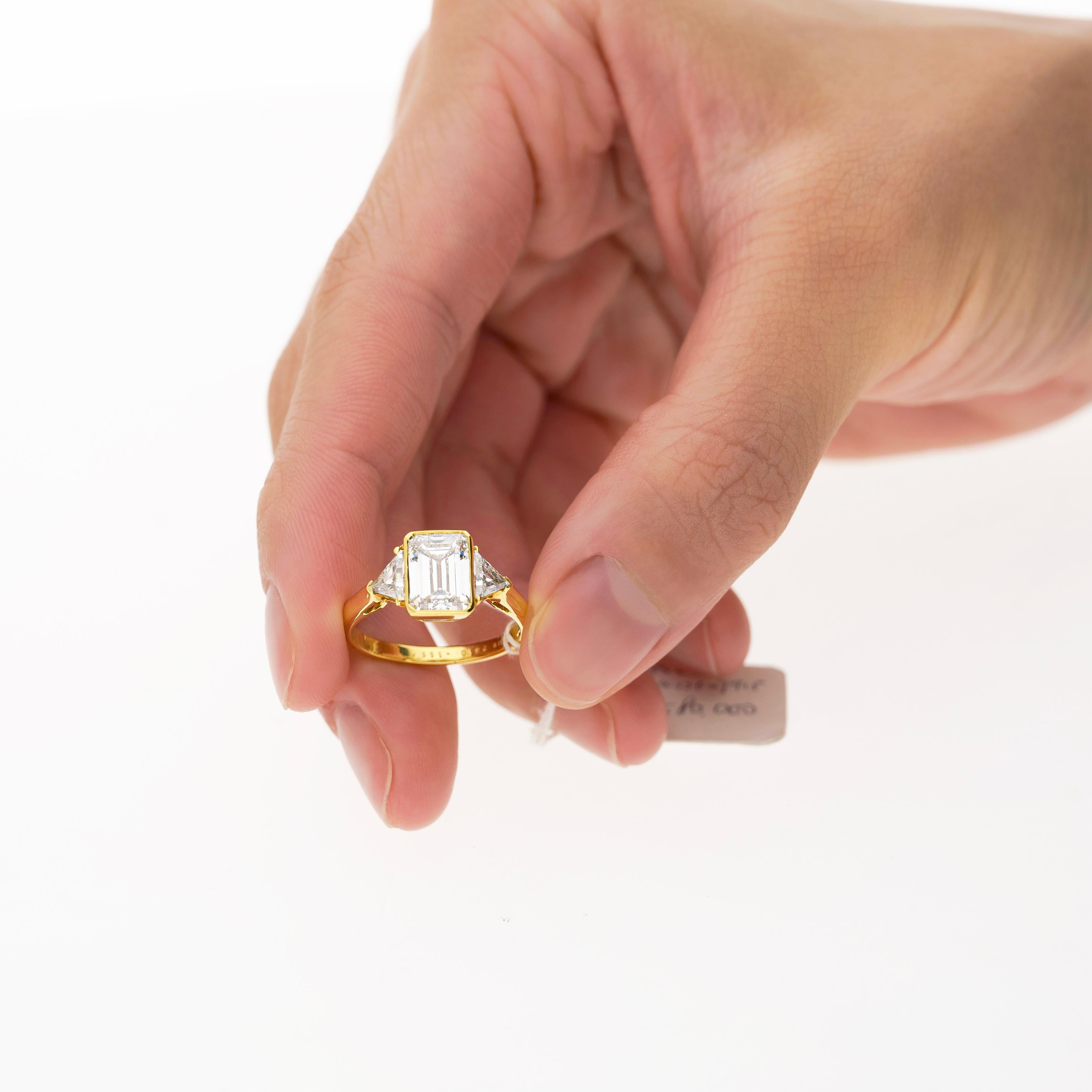 Boucheron GIA Certified 2.09 Carat Emerald Cut Diamond & Trillion 3 Stone Ring For Sale 3