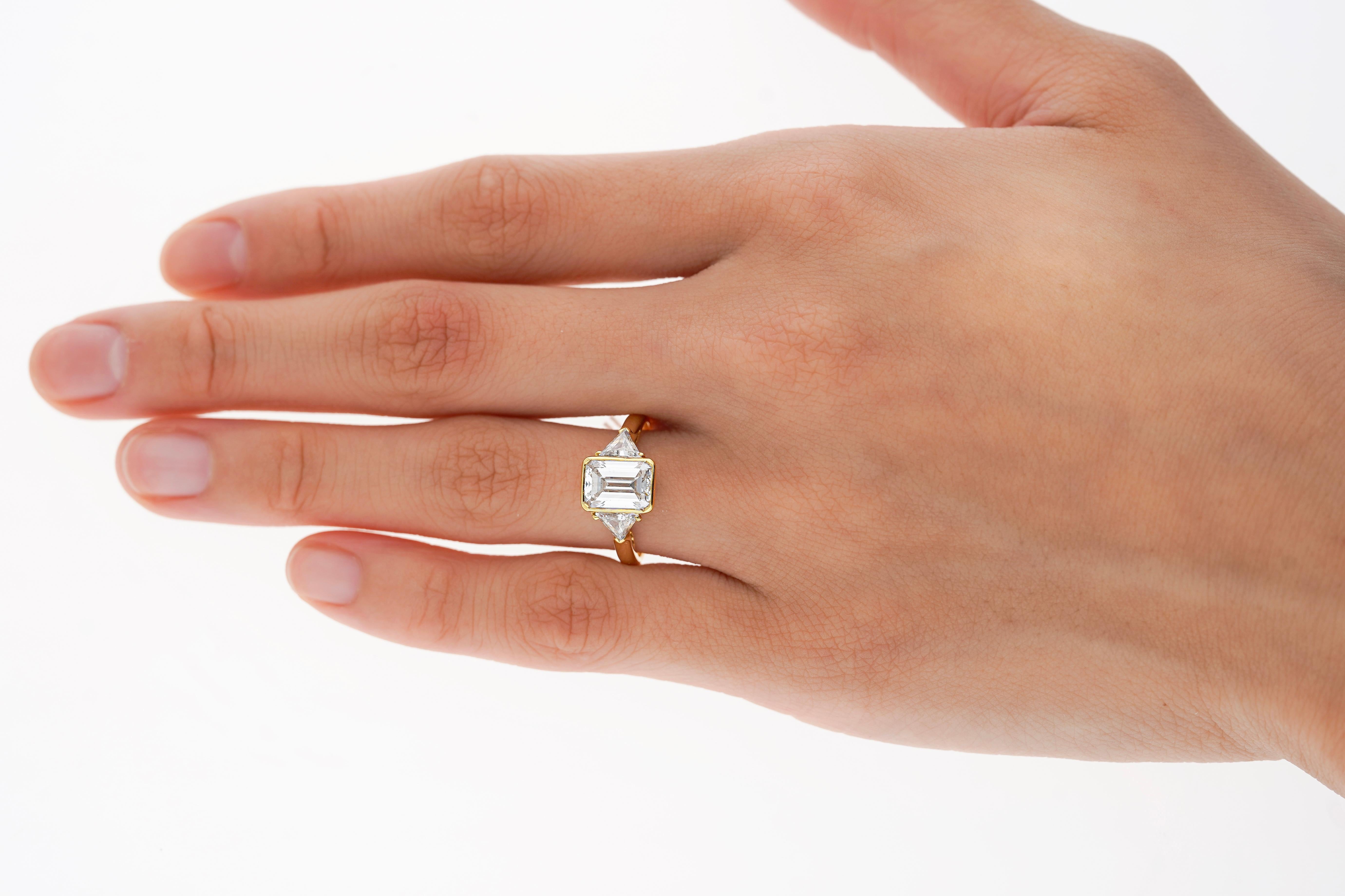Boucheron GIA Certified 2.09 Carat Emerald Cut Diamond & Trillion 3 Stone Ring For Sale 4