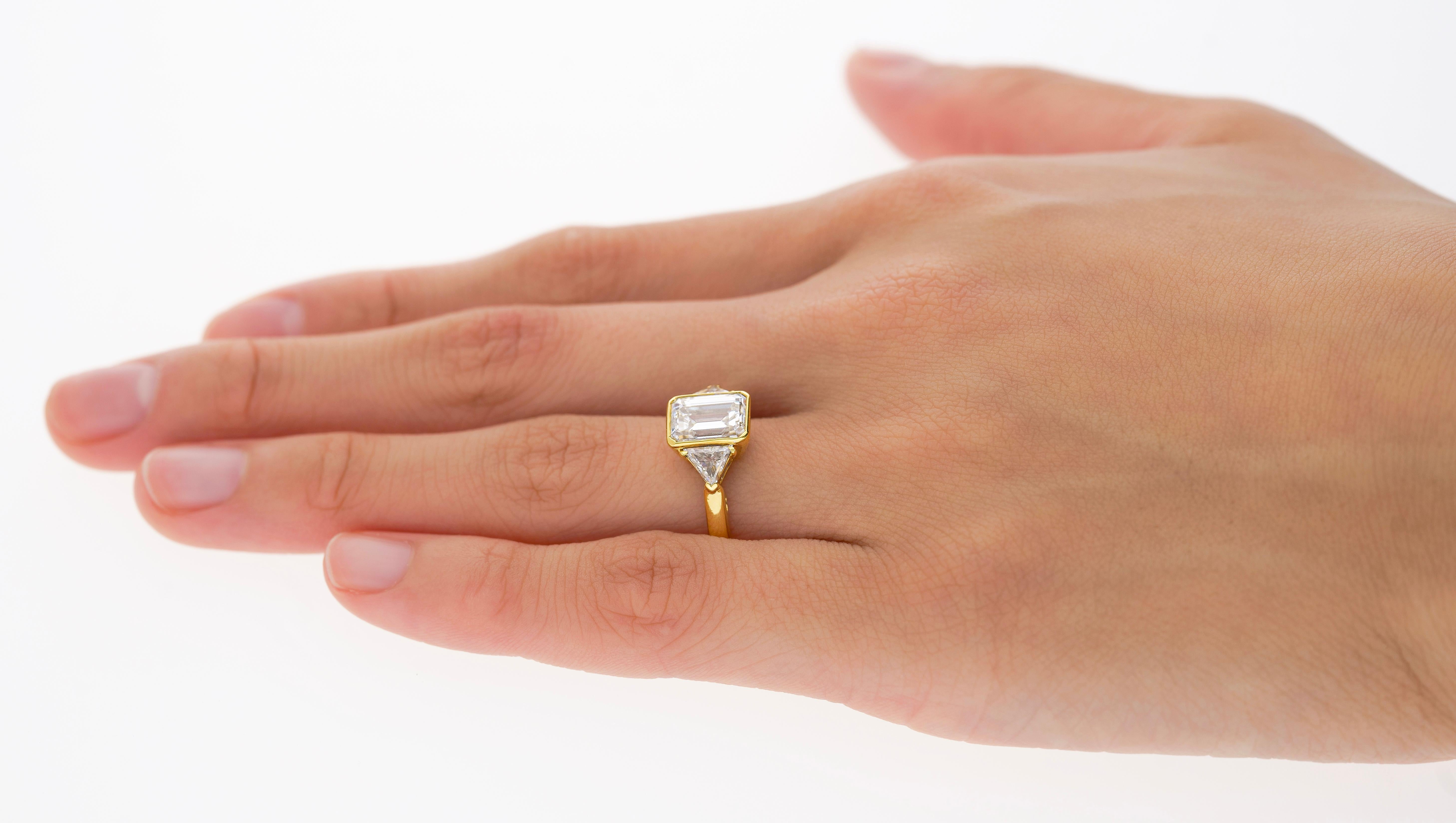 Boucheron GIA Certified 2.09 Carat Emerald Cut Diamond & Trillion 3 Stone Ring For Sale 5