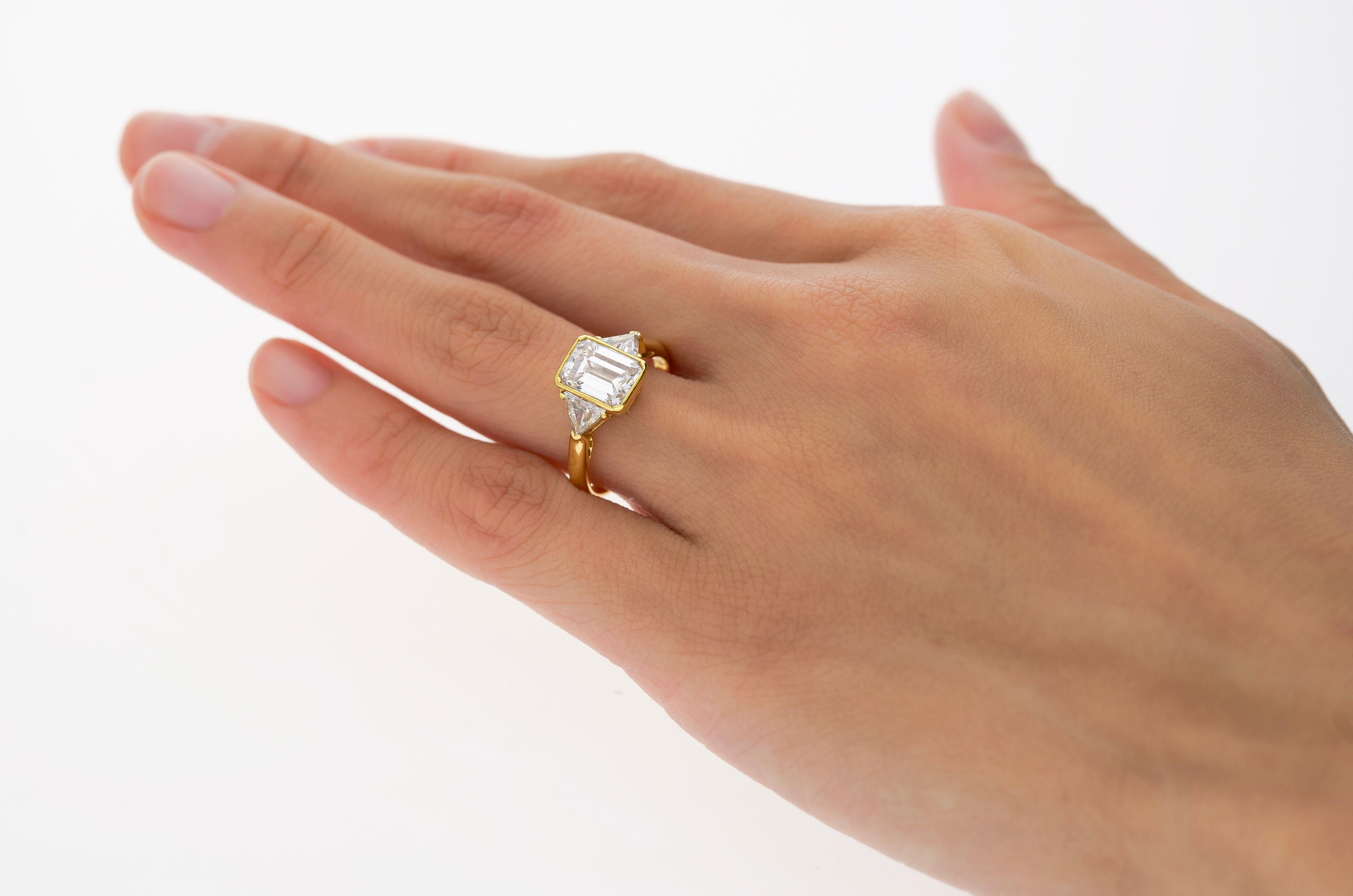 Boucheron GIA-zertifizierter Ring mit 2,09 Karat Diamant im Smaragdschliff und 3 Steinen im Angebot 8
