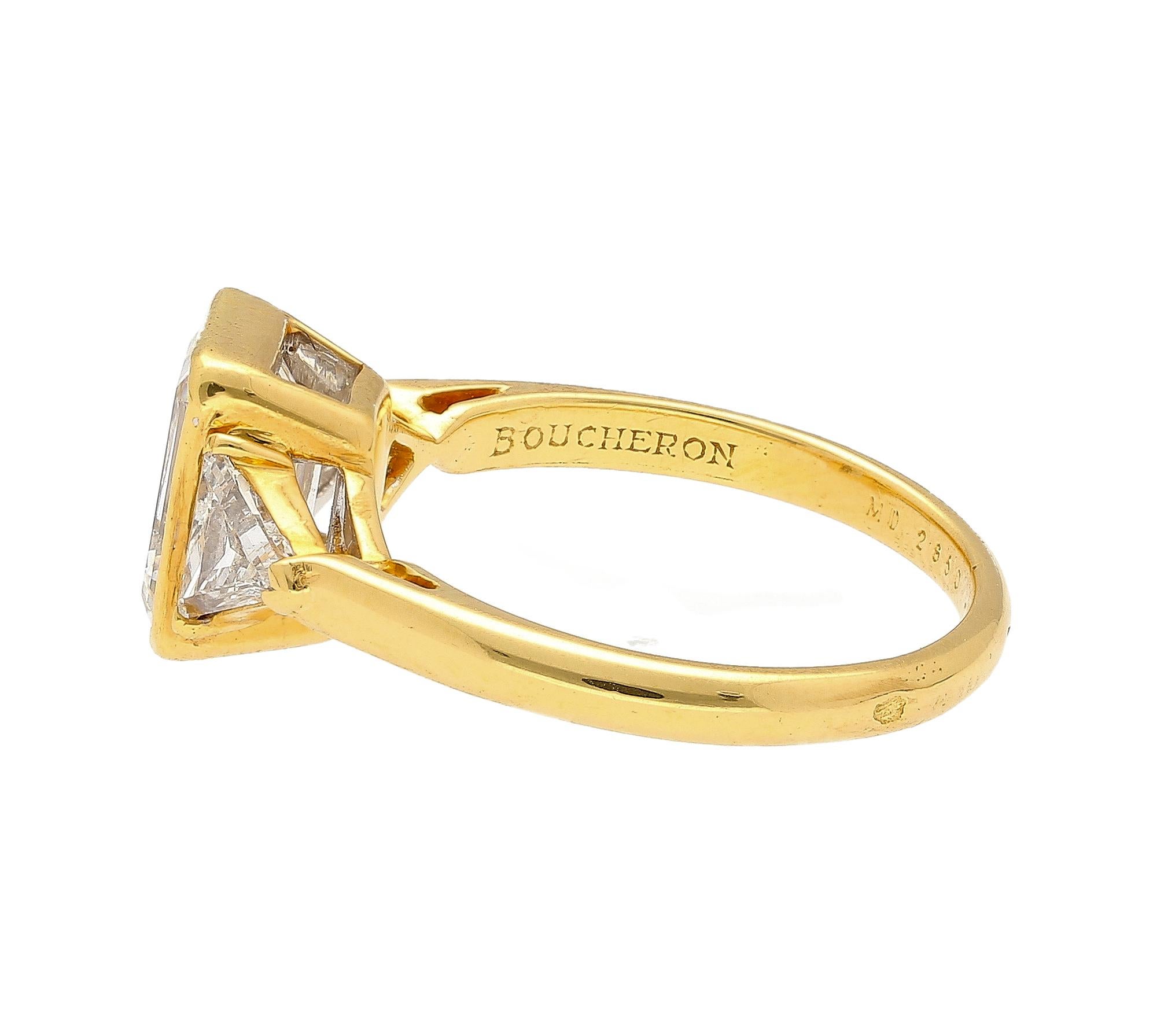 Boucheron GIA-zertifizierter Ring mit 2,09 Karat Diamant im Smaragdschliff und 3 Steinen (Moderne) im Angebot