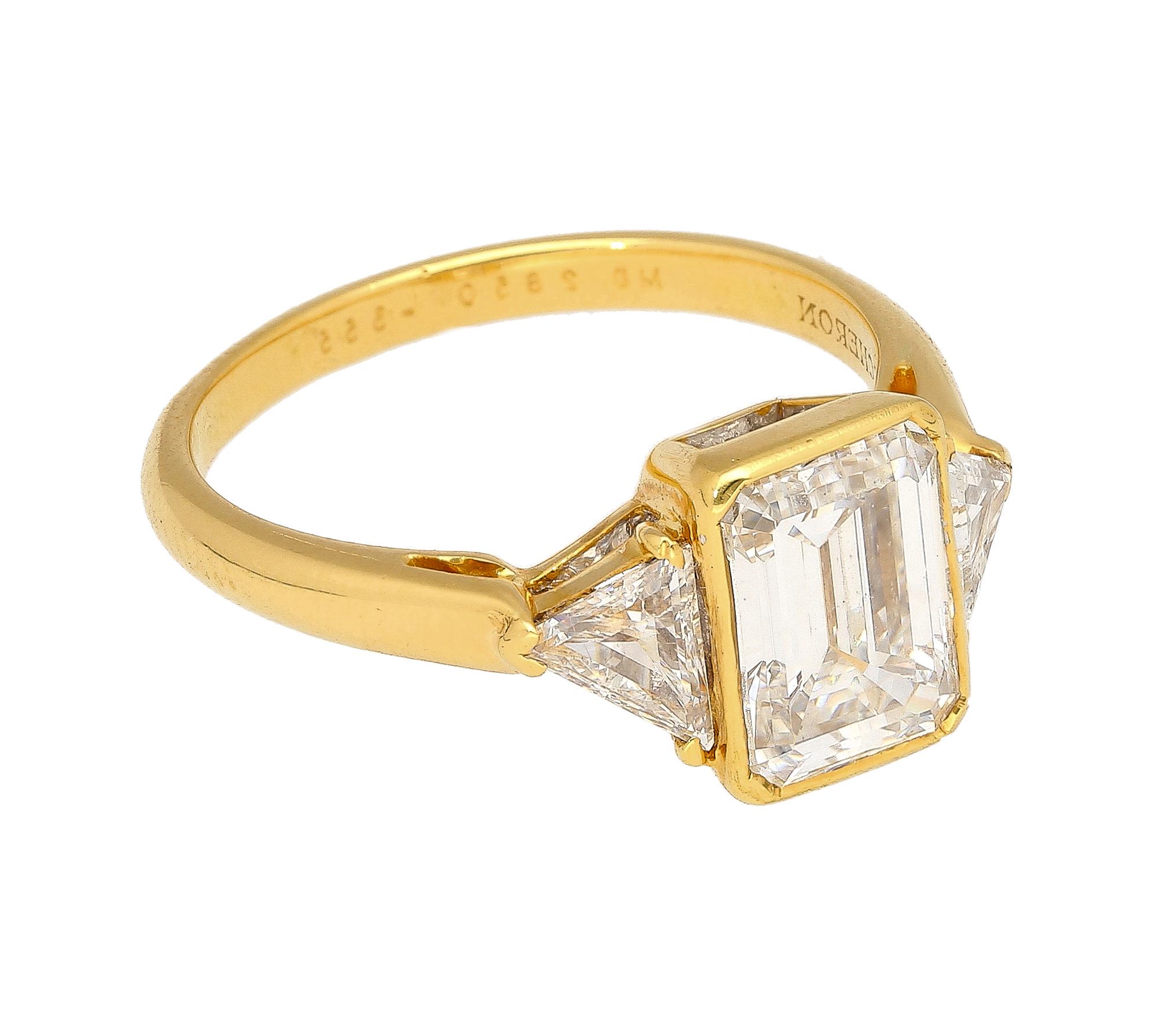 Boucheron GIA Certified 2.09 Carat Emerald Cut Diamond & Trillion 3 Stone Ring For Sale 1