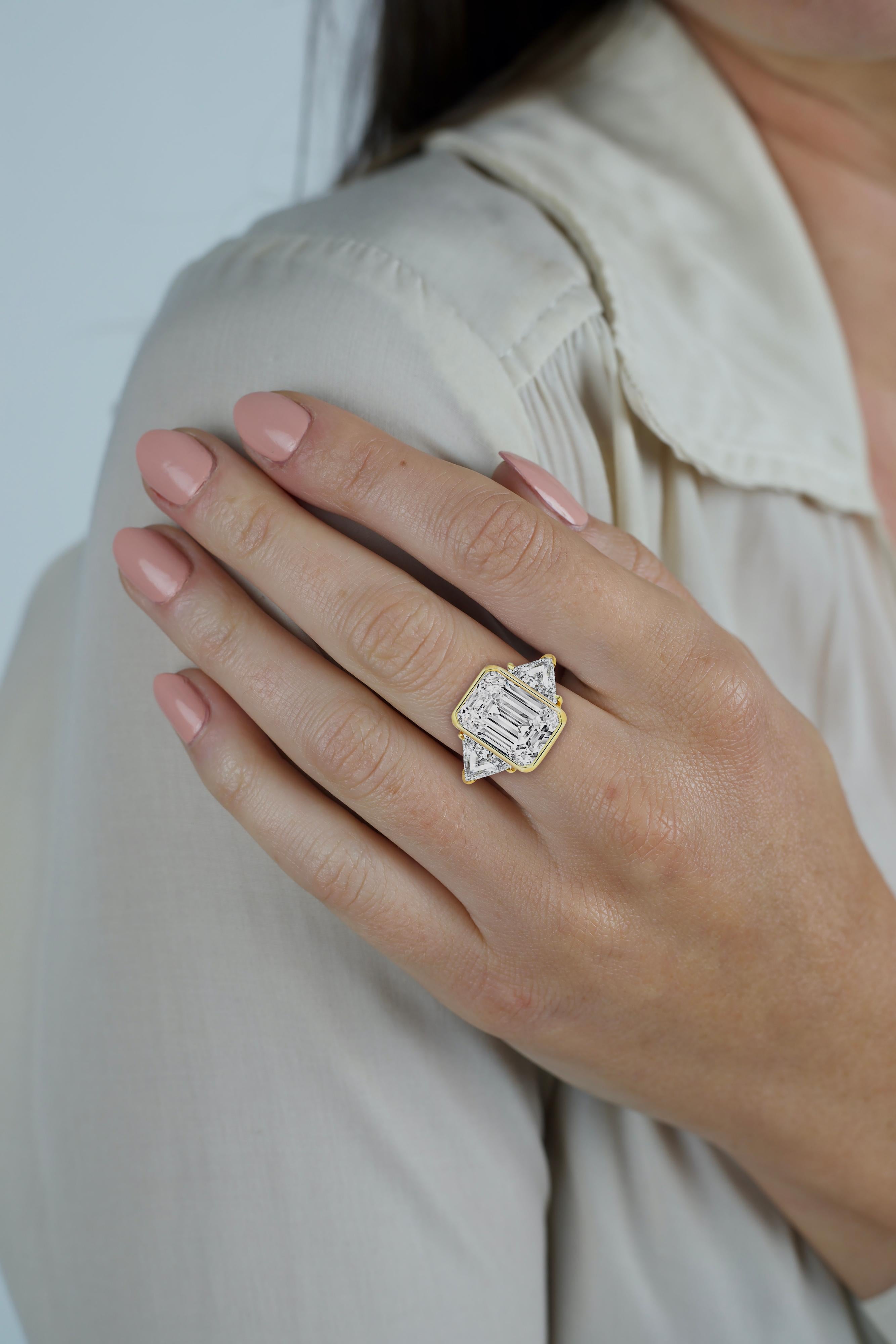 Boucheron GIA Certified 2.09 Carat Emerald Cut Diamond & Trillion 3 Stone Ring For Sale 2