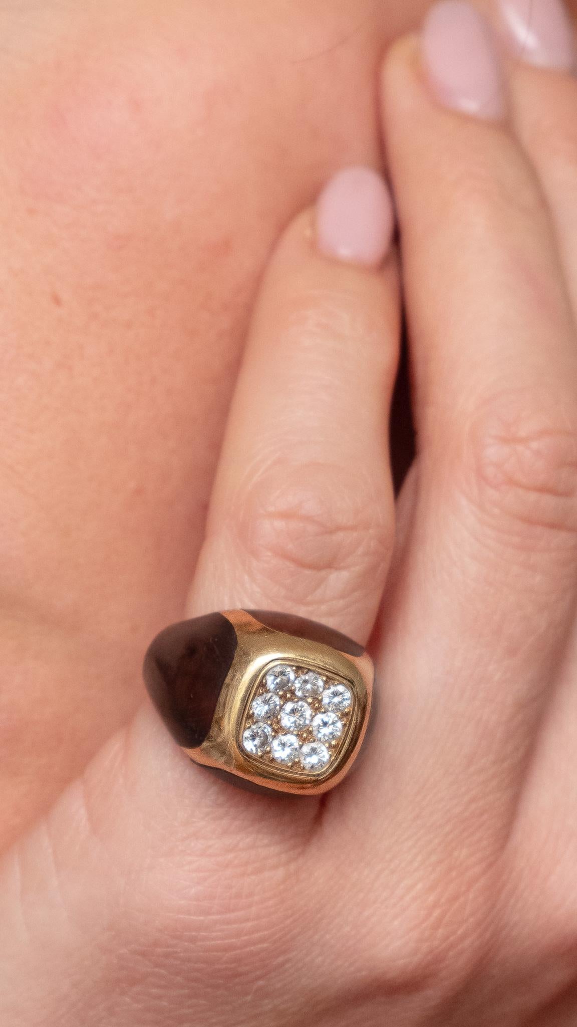 Donna Anello in oro e diamanti Boucheron in vendita
