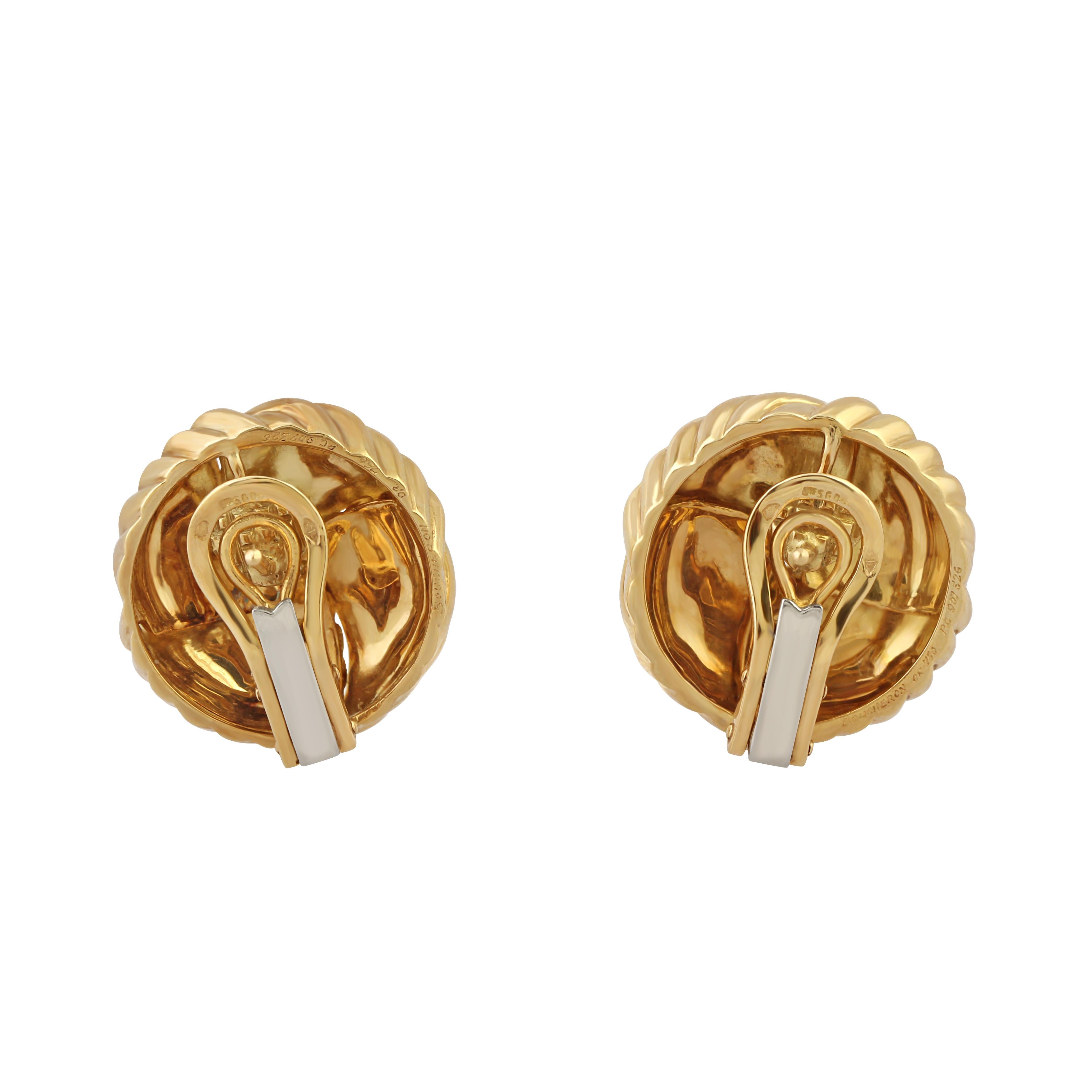 Boucheron Gold Knot Earrings In Good Condition For Sale In London, GB