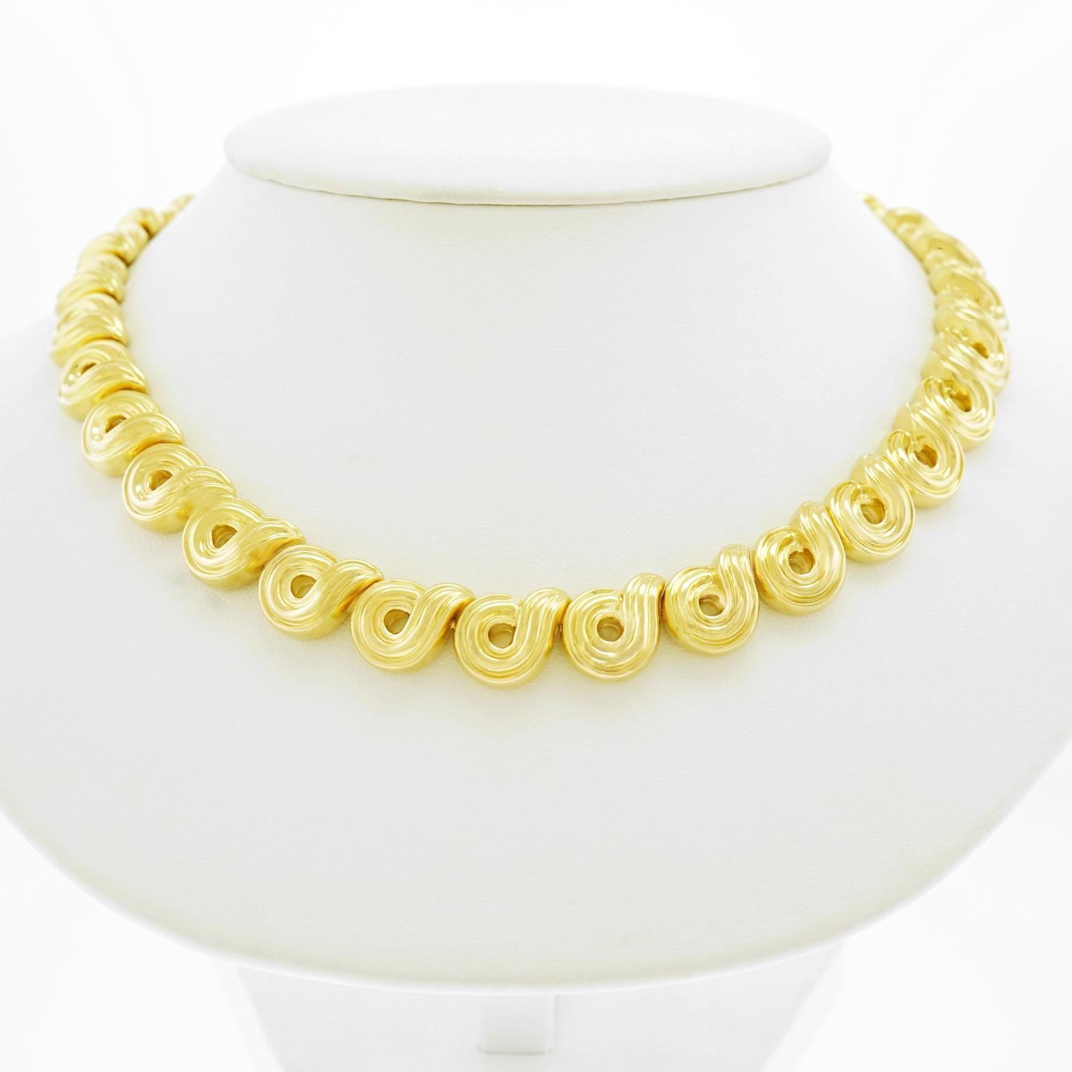 Boucheron Gold Necklace In Excellent Condition In Litchfield, CT