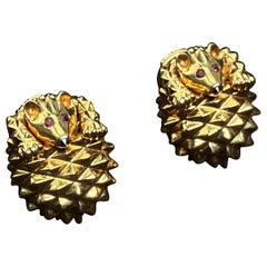 Boucheron Hans the Hedgehog Ruby Eyes 18K Yellow Gold Chain Pendant Earrings