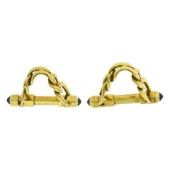 Boucheron Heavy Stirrup Chain in 18 Karat Gold Cufflinks with Cabochon Sapphires