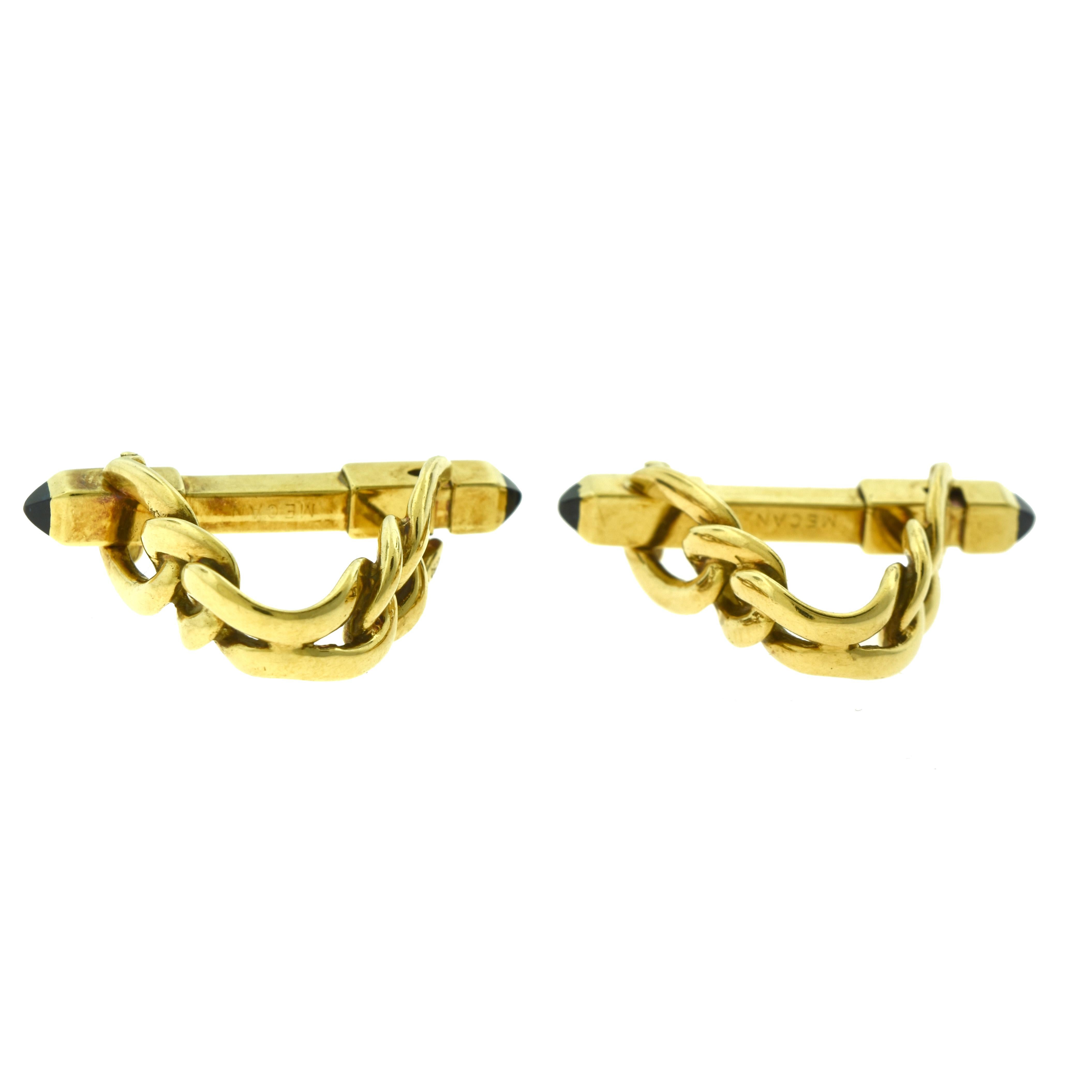 Boucheron Heavy Stirrup Chain in 18 Karat Gold Cufflinks with Cabochon Sapphires In Good Condition In Miami, FL