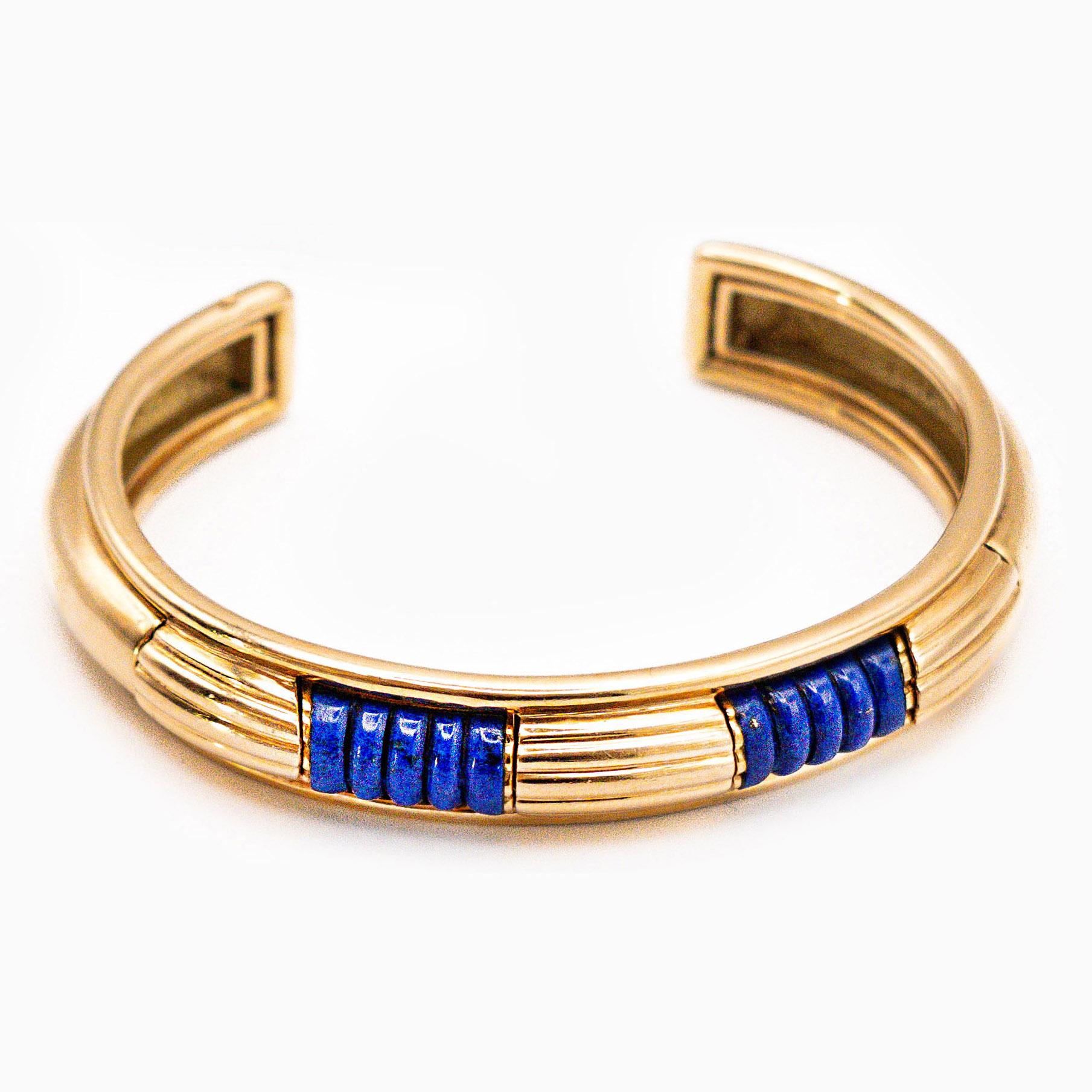 Rigid and open bracelet in yellow gold, the removable center decorated with decorated apis lazuli motifs. Signed and numbered Boucheron.
Diam : 5.9 cm
W : 50 g

In 1893, Frédéric Boucheron was the first of the great contemporary jewelers to open a
