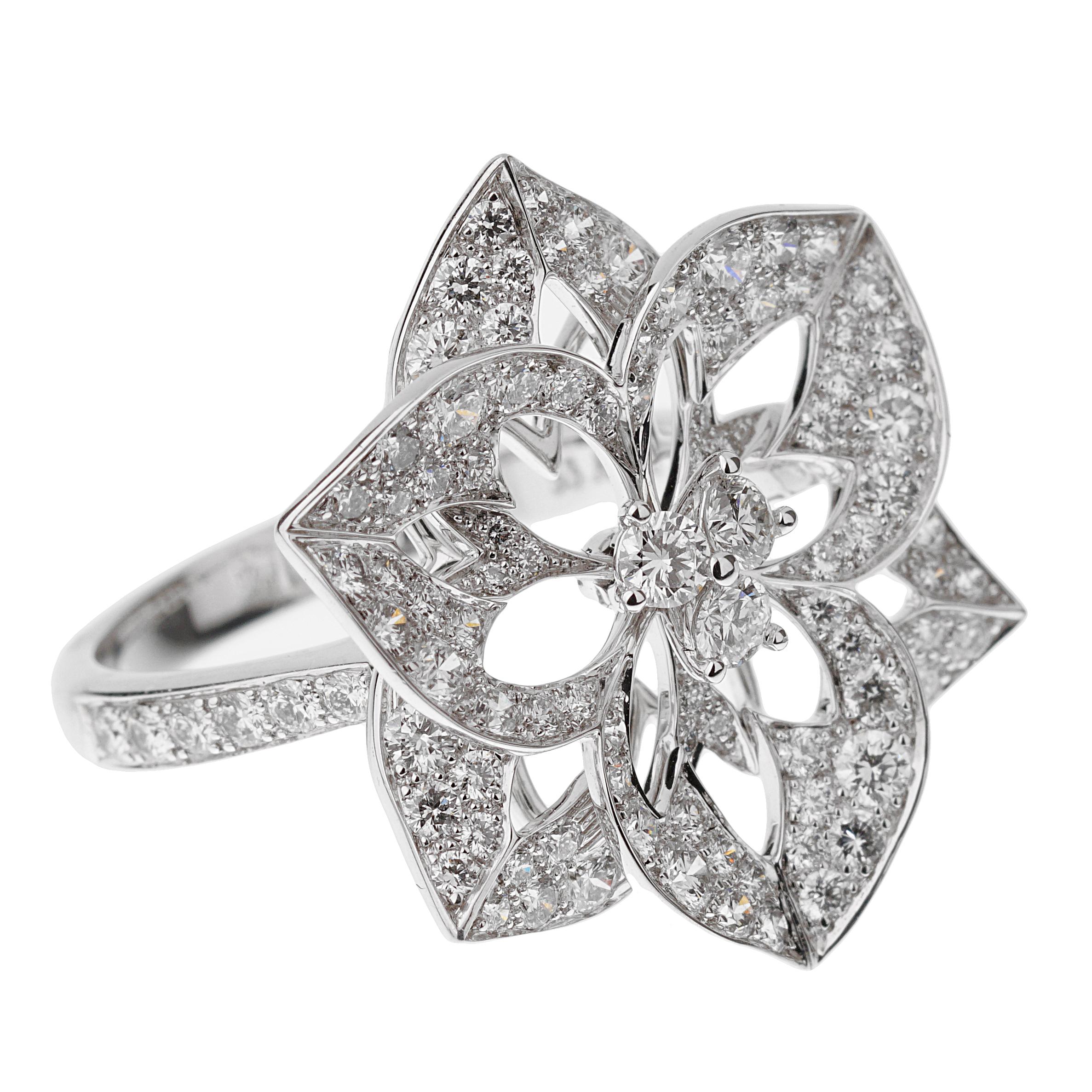 Boucheron Gran Flor Diamante Oro Blanco Anillo Cocktail Sz 6 1/4 Corte redondo en venta