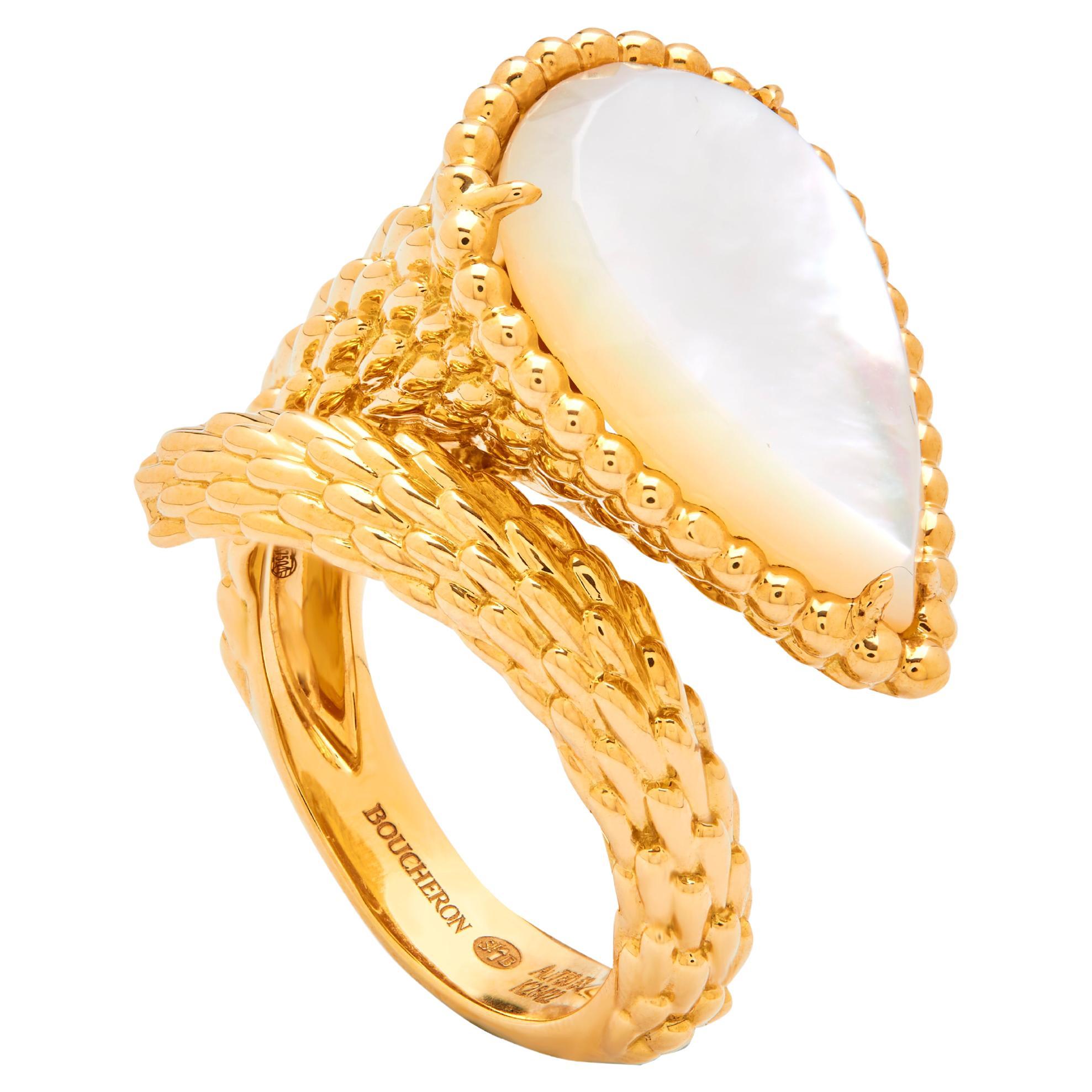 Boucheron großer Ring Serpent Boheme aus Perlmutt