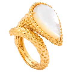 Boucheron large Serpent Boheme mother of pearl ring