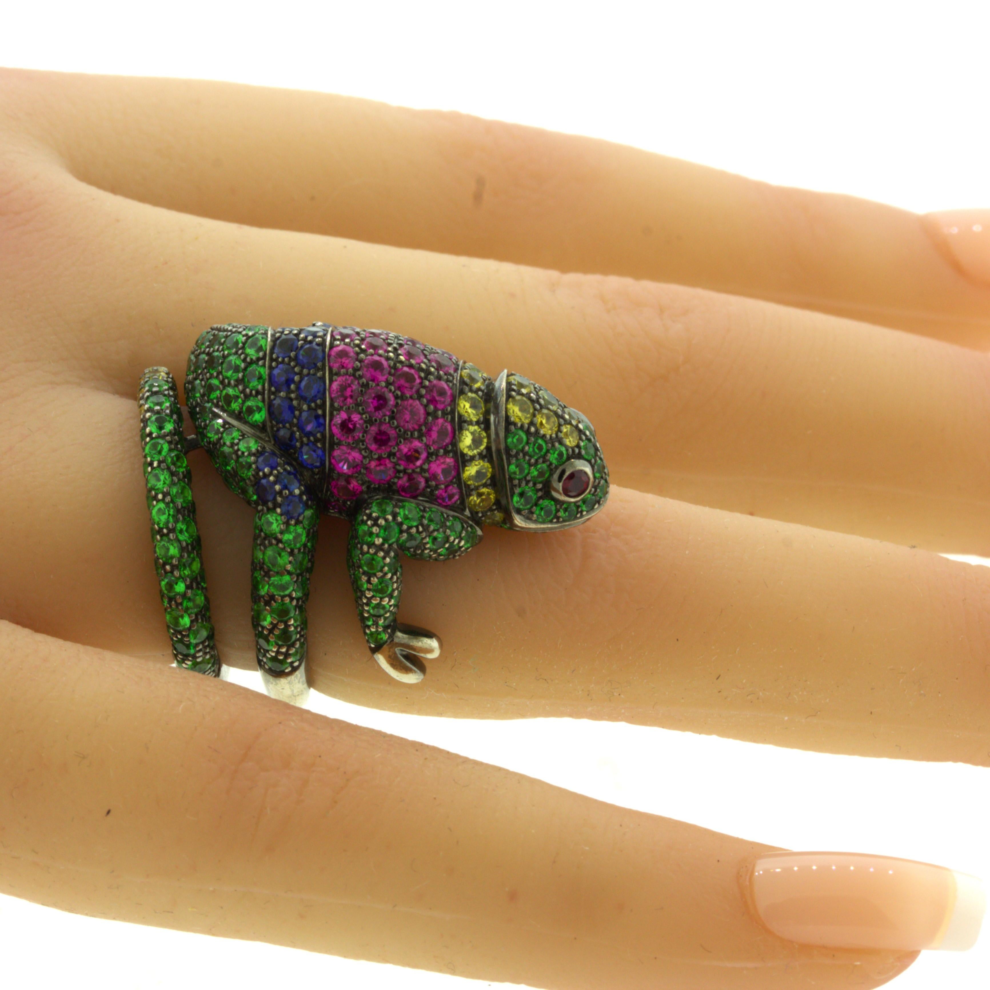 Boucheron “Masy the Chameleon” Tsavorite Sapphire Ruby Gold Animal Ring, French In New Condition For Sale In Beverly Hills, CA
