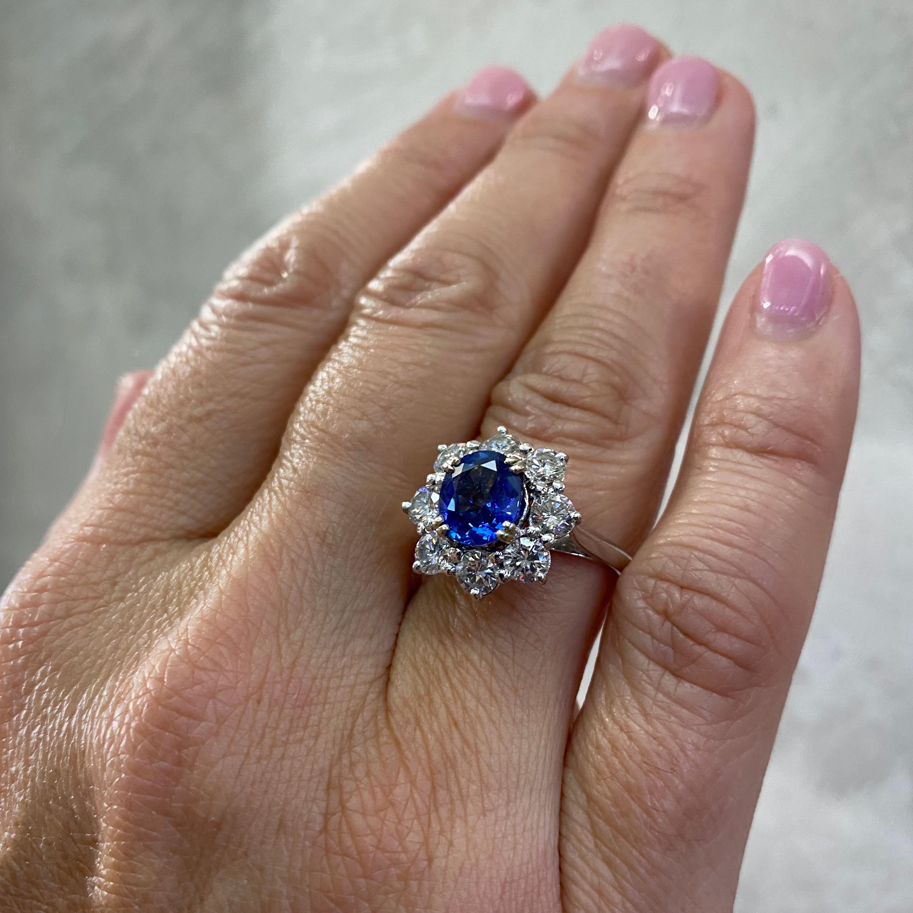 Boucheron Mid-Century Ceylon sapphire and round brilliant-cut diamond cluster engagement ring in 18kt white gold, France, 1950s/1960s. A creation by the first of the main contemporary jewelers to open a boutique on Place Vêndome, this French jewel