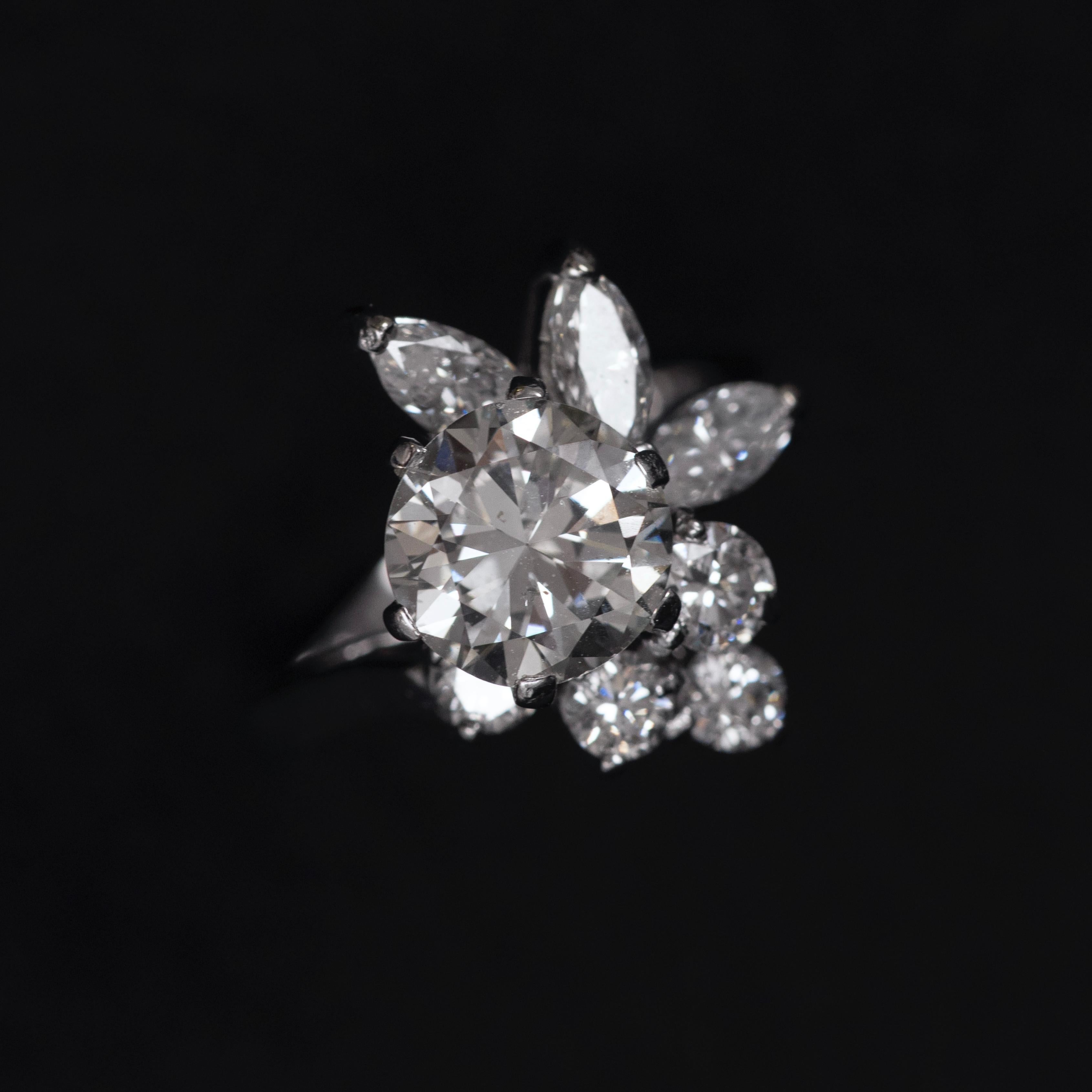 Moderno Boucheron Mid-Century Diamond Floral Cocktail Ring Oro bianco Francese 1950s 1960s in vendita