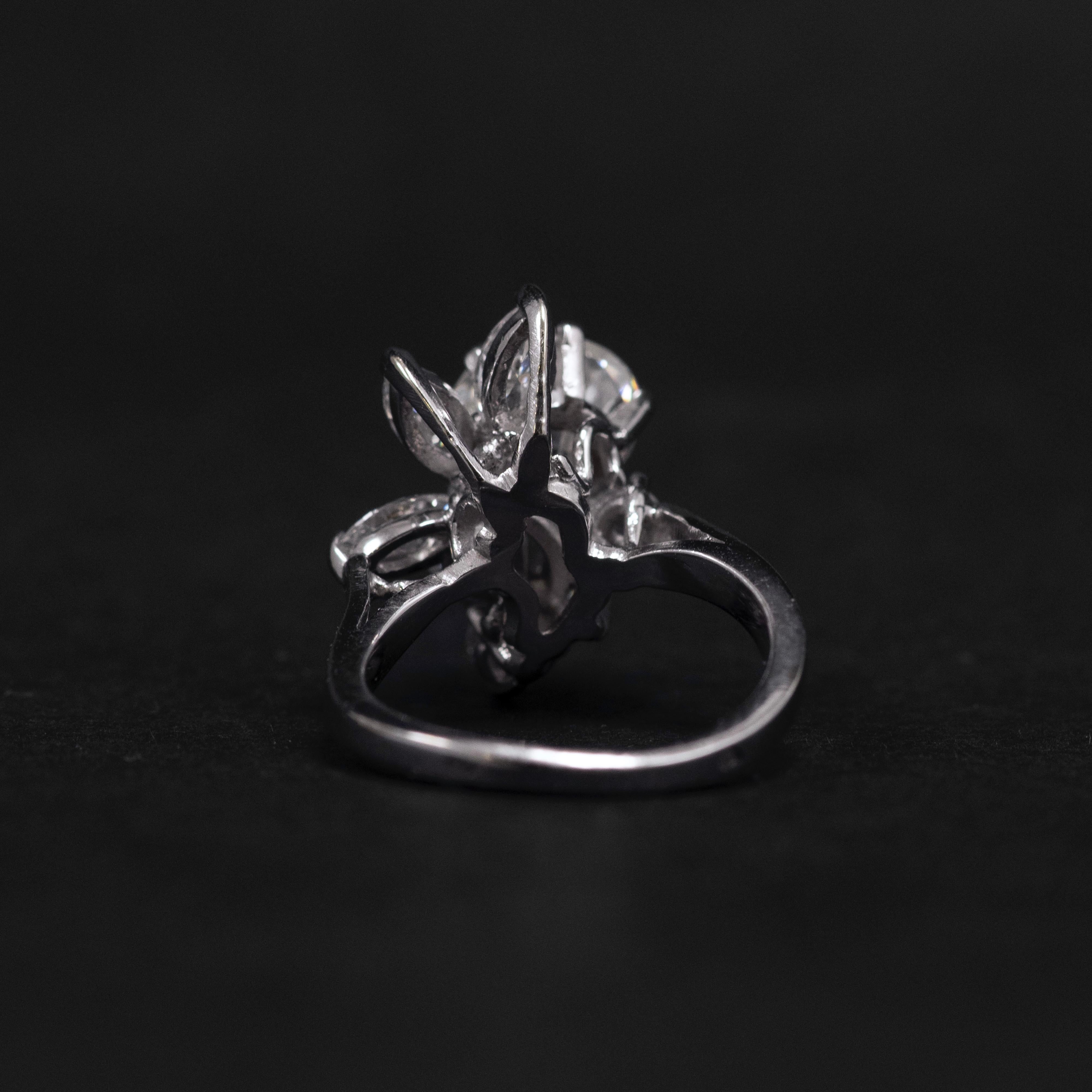 Boucheron Mid-Century Diamond Floral Cocktail Ring Oro bianco Francese 1950s 1960s in vendita 1