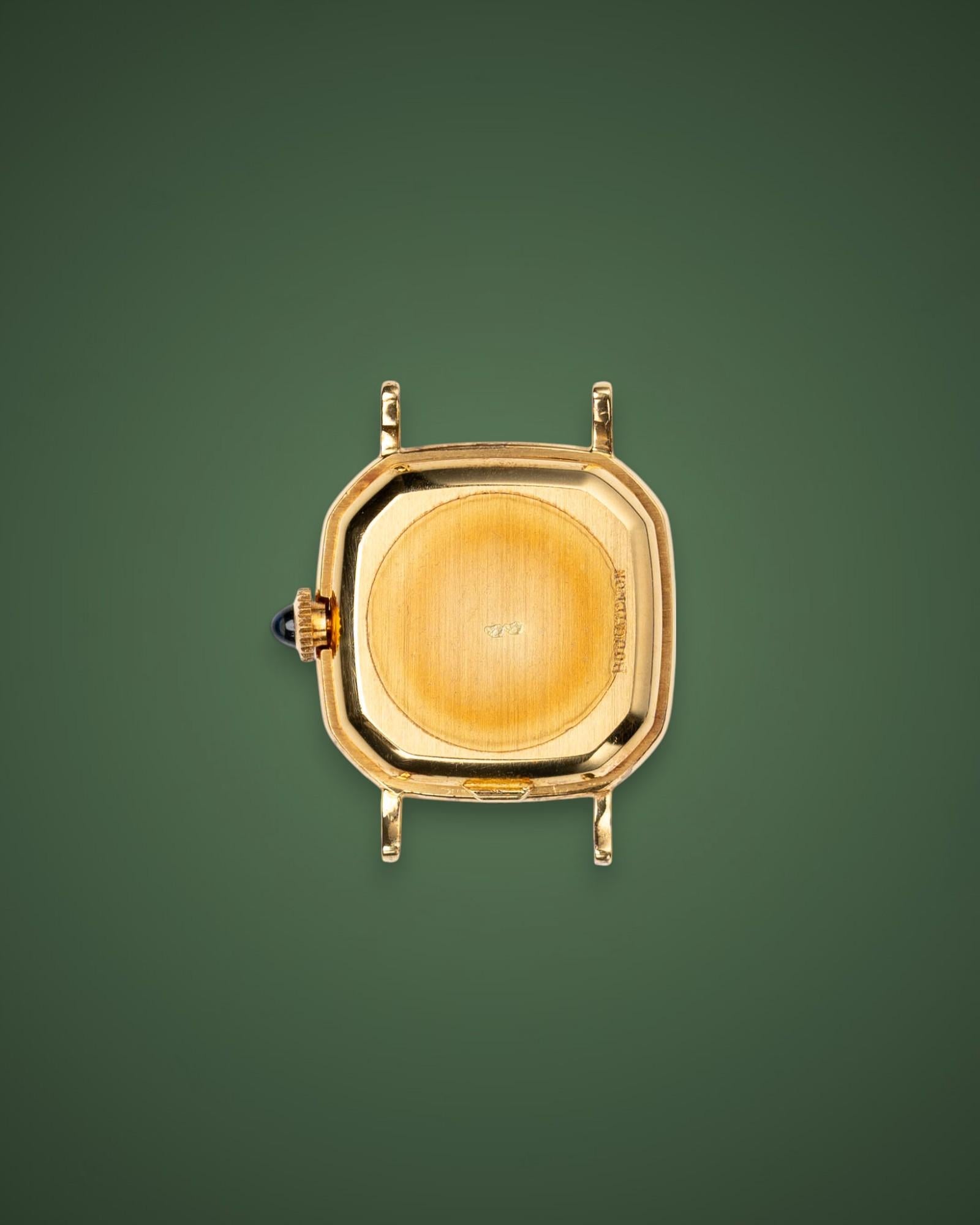 Donna Boucheron Mini Rouge Quadrante laccato Cassa a gradini in oro giallo 18 carati anni '70 in vendita