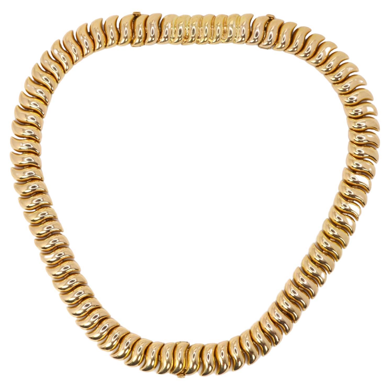 BOUCHERON Necklace Bracelet "Ondule" in yellow gold, 1940's For Sale