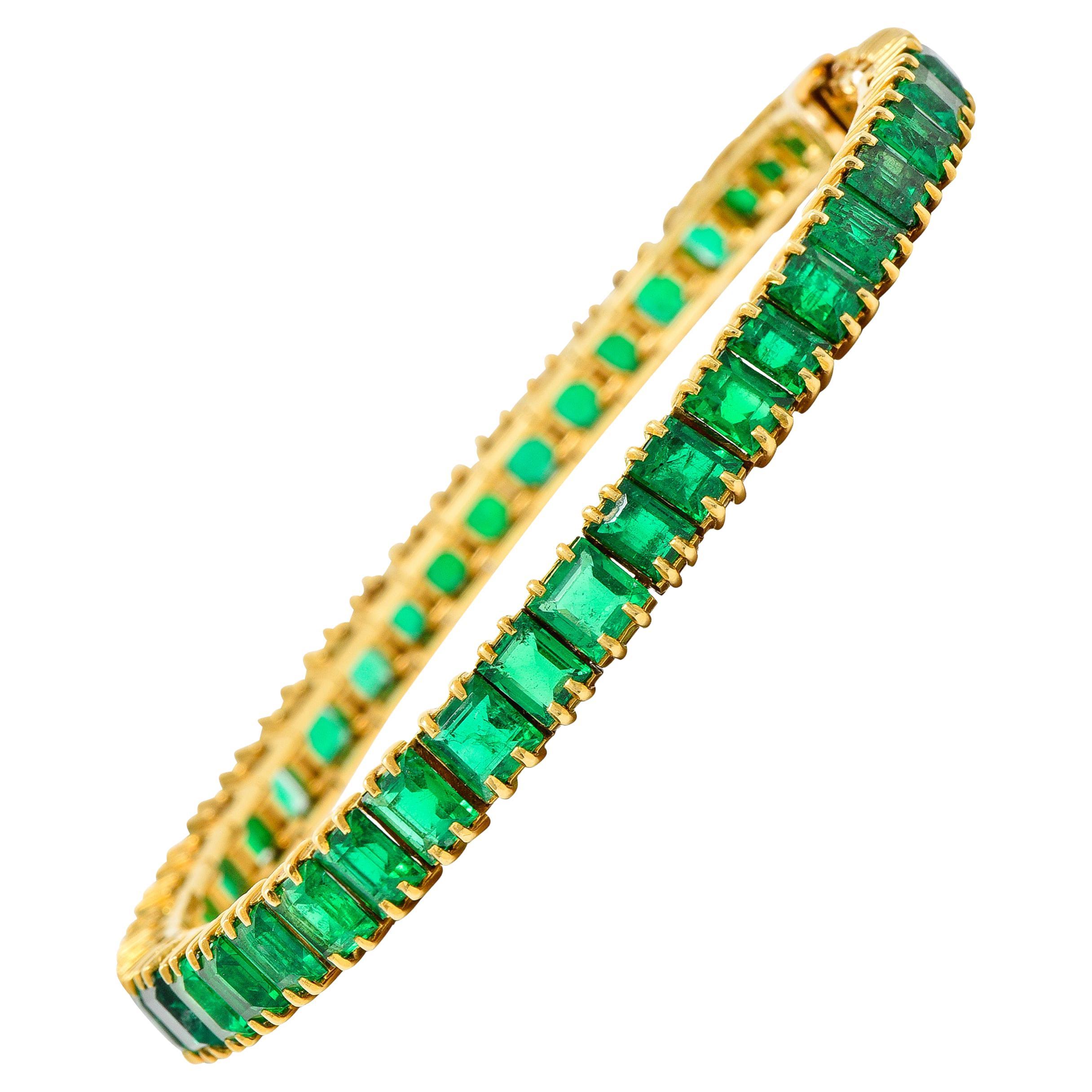 Boucheron Paris 12.50 Carats Emerald 18 Karat Yellow Gold Gemstone Line Bracelet