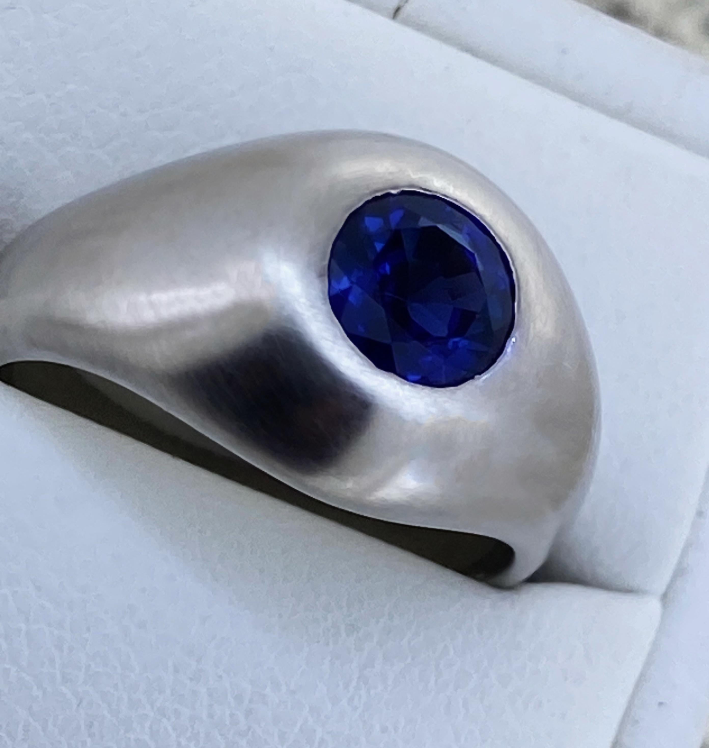 Bague sigillaire en platine avec saphir naturel du Cambodge (Pailin), Boucheron Paris, 1,30 carat Excellent état - En vente à MELBOURNE, AU