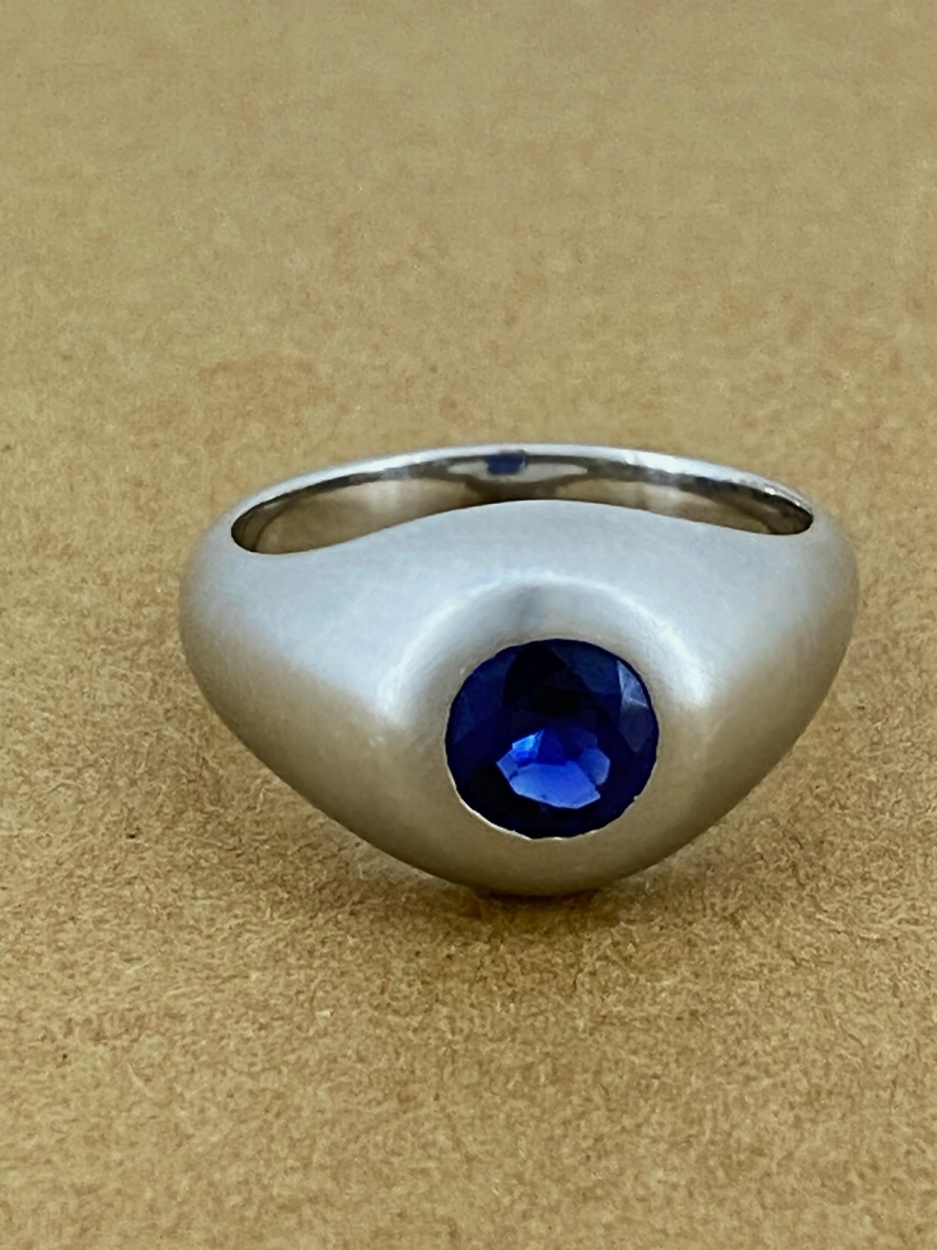 Casa de alta joyería Boucheron París

siempre han sabido hacer algo tan elegante que resiste el paso del tiempo - 

de diseño atemporal eternamente popular y sofisticado, 

este anillo de sello unisex demuestra el compromiso de la marca con la