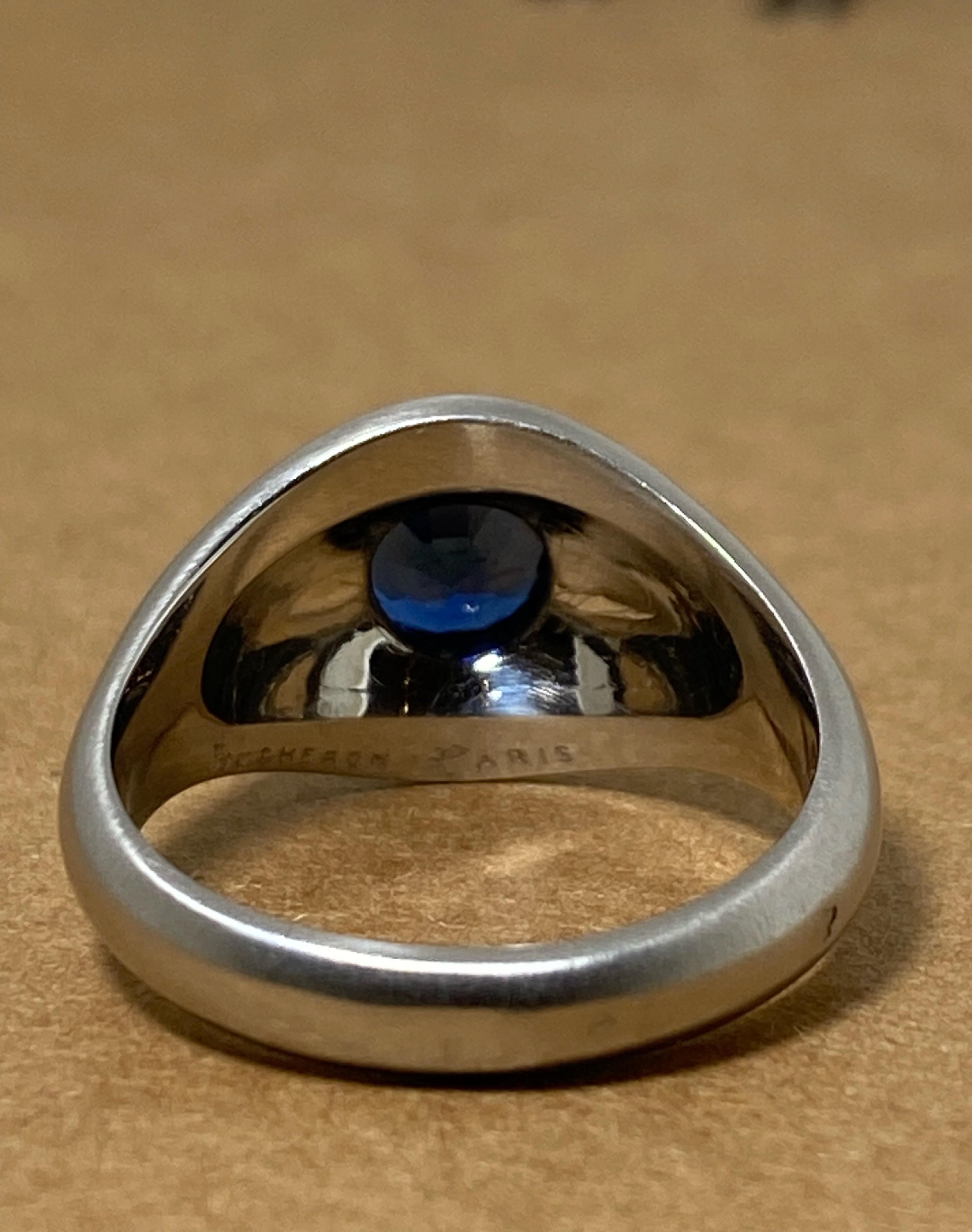 Round Cut Boucheron Paris 1.30ct Natural Cambodian (Pailin) Sapphire Platinum Signet Ring. For Sale