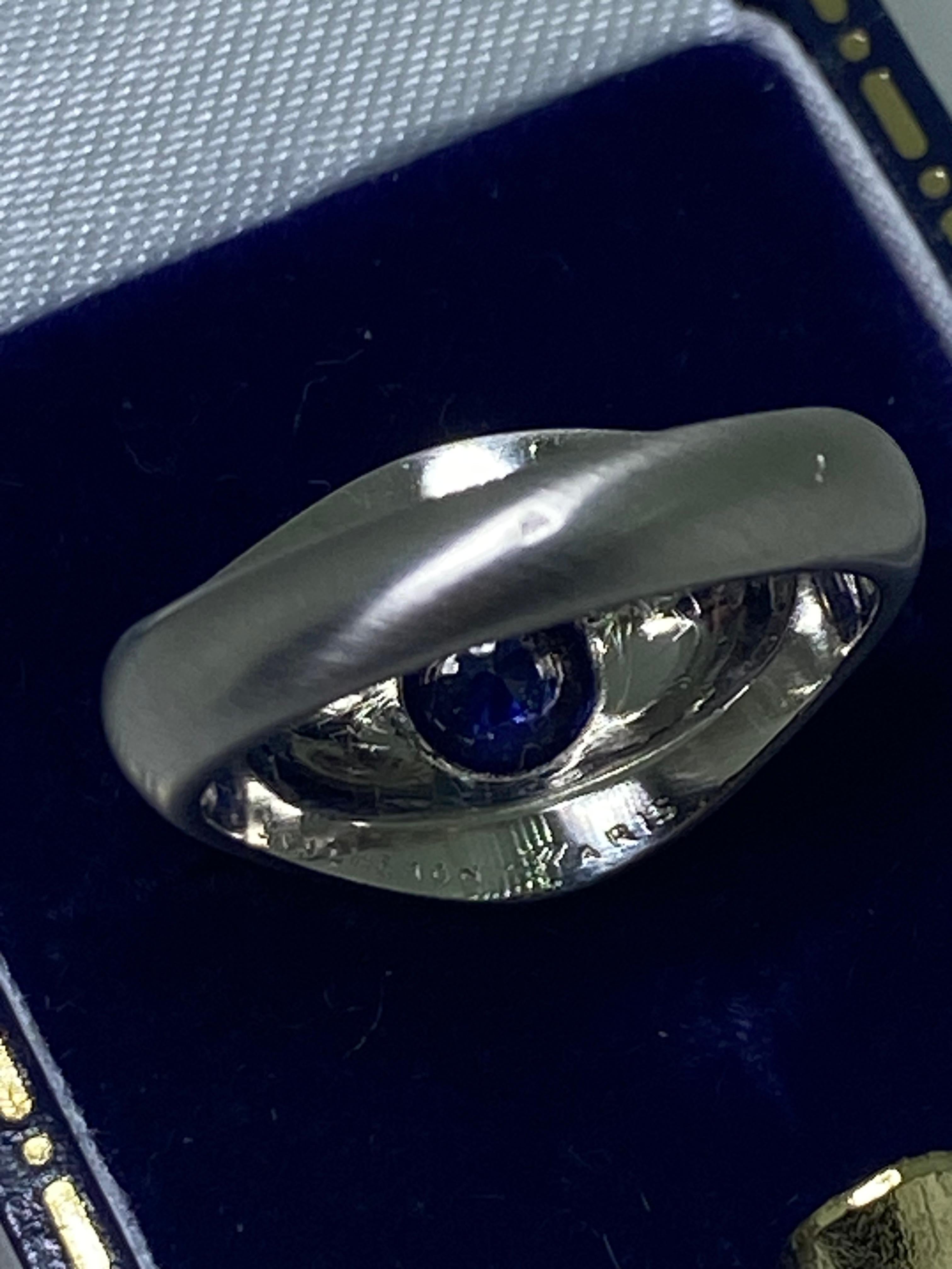 Boucheron Paris 1.30ct Natural Cambodian (Pailin) Sapphire Platinum Signet Ring. In Excellent Condition For Sale In MELBOURNE, AU