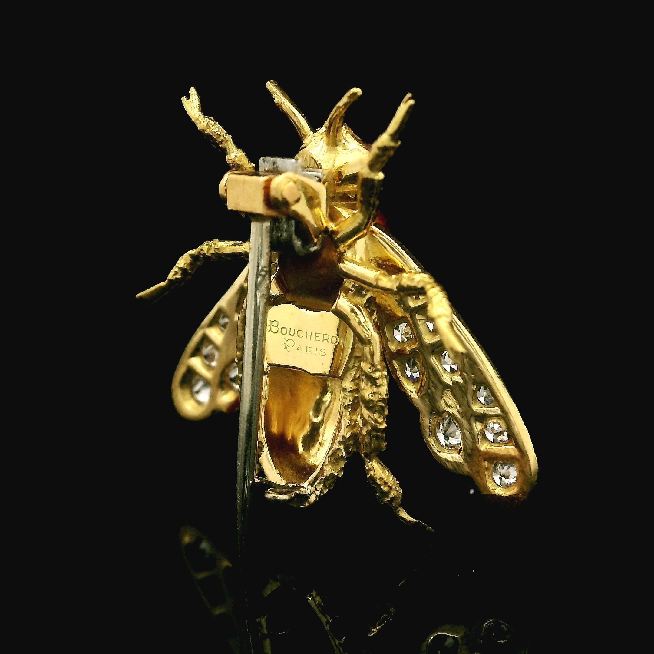 Women's Boucheron Paris 18k Gold Diamond Banded Enamel Realistic Bumble Bee Fly Brooch