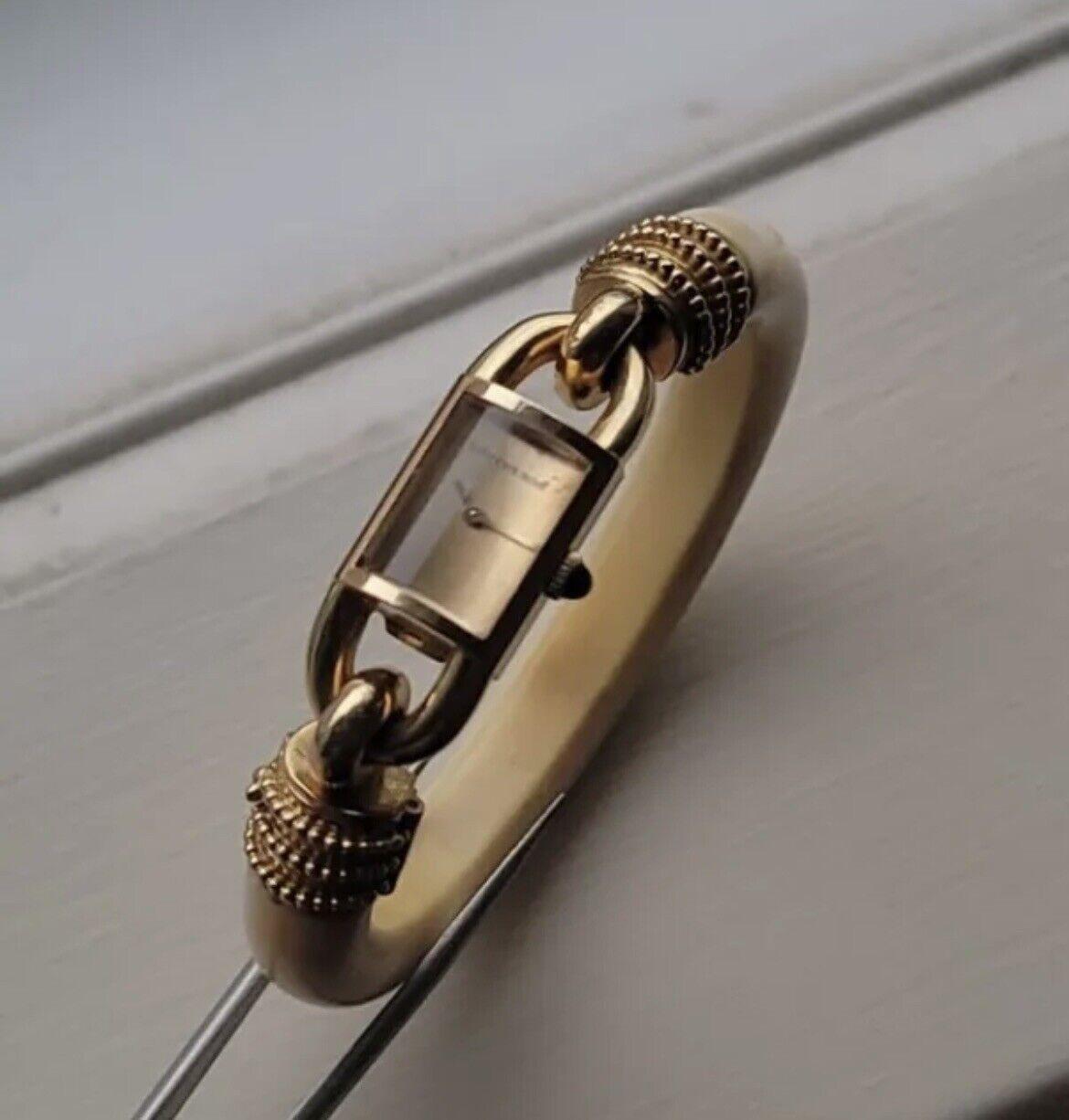 Boucheron Bracelet Montre manuelle vintage rare en or jaune 18 carats et os, Paris 8