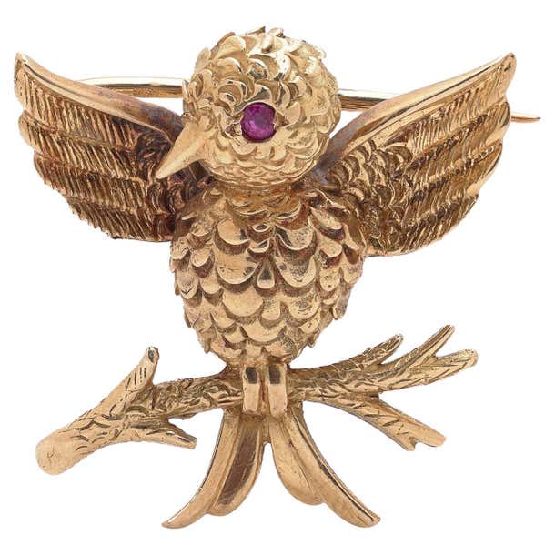 Boocha Bird Boucheron Paris 18kt Gold Bird Brooch with Ruby Eye, Circa 1920s For ...