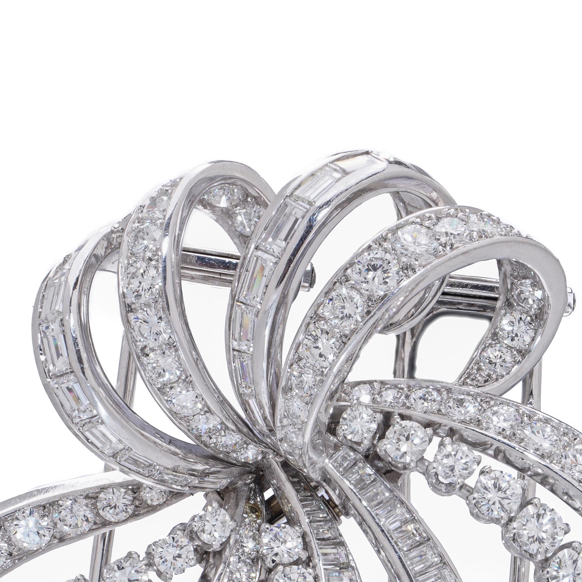 Boucheron Paris Oro Bianco 18kt 9,50 ct. Spilla a doppia clip con diamante in vendita 2