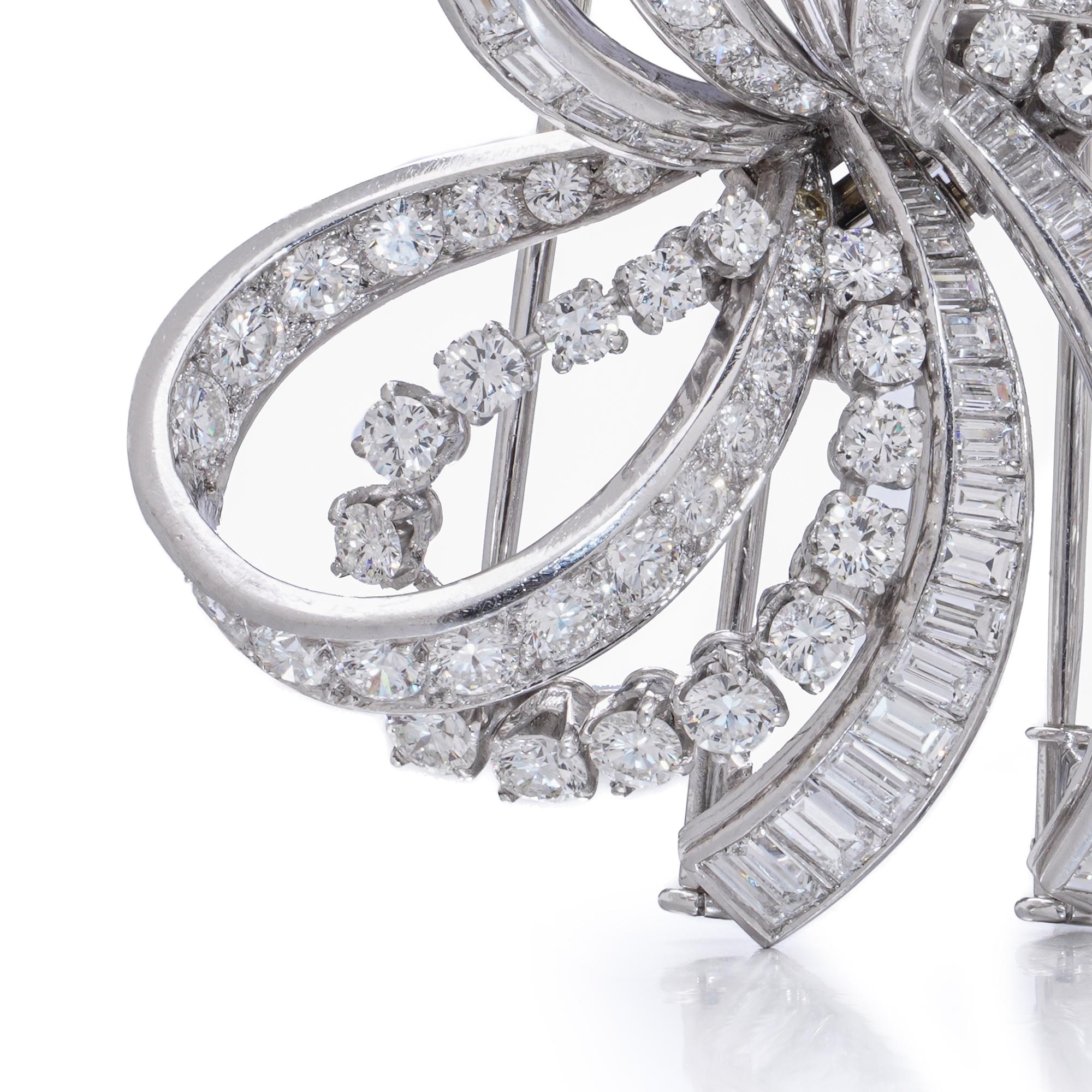 Boucheron Paris Oro Bianco 18kt 9,50 ct. Spilla a doppia clip con diamante in vendita 3