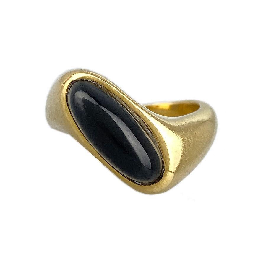 Boucheron Paris 18k Yellow Gold & Onyx Ring Vintage

Here is your chance to purchase a beautiful and highly collectible designer ring.  Truly a great piece at a great price! 

Weight: 9.7 grams

Condition: Great 

Signature: Boucheron / French marks