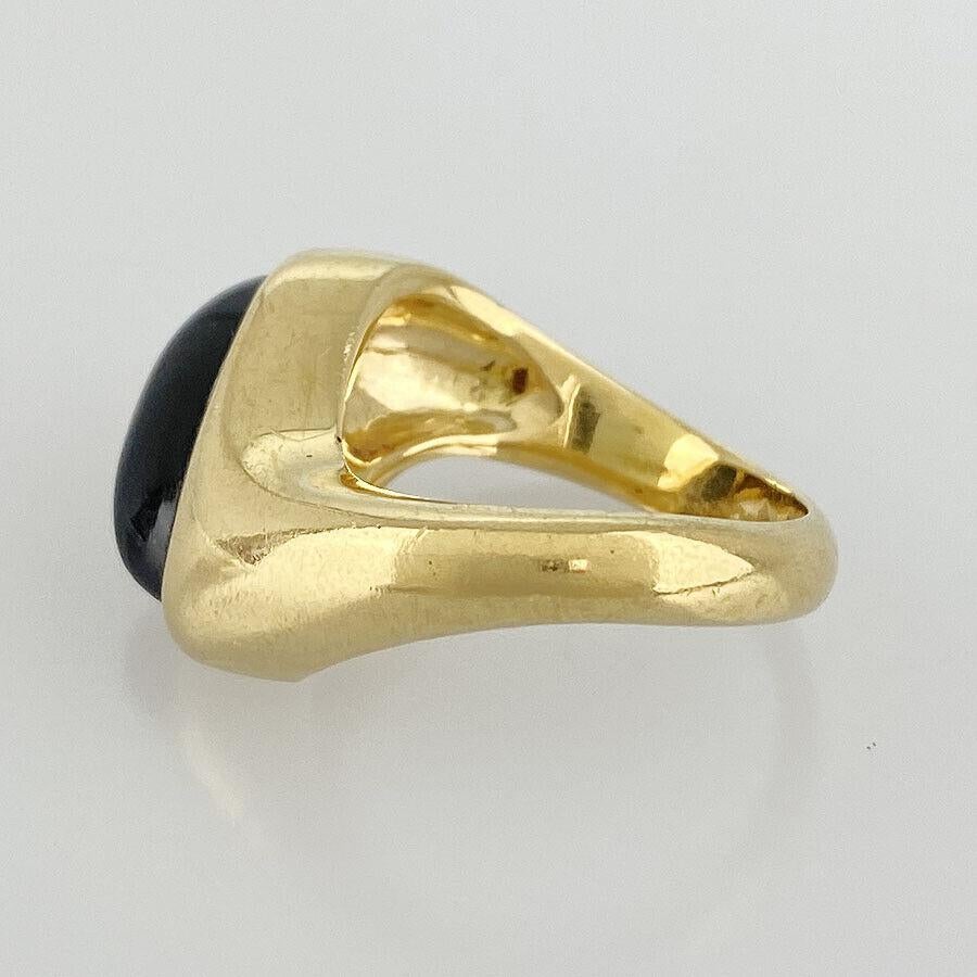 Oval Cut BOUCHERON PARIS 18kYellow Gold & Onyx Ring Vintage Circa 1970s