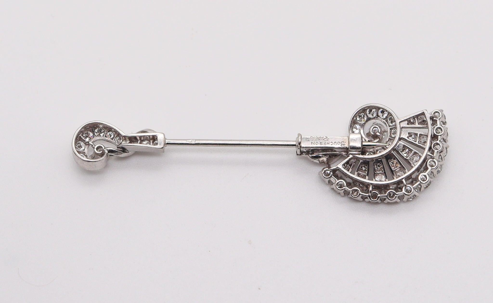 Taglio brillante BOUCHERON Parigi 1930 Art-Deco Spilla Jabot in platino con 4,16 carati di diamanti in vendita